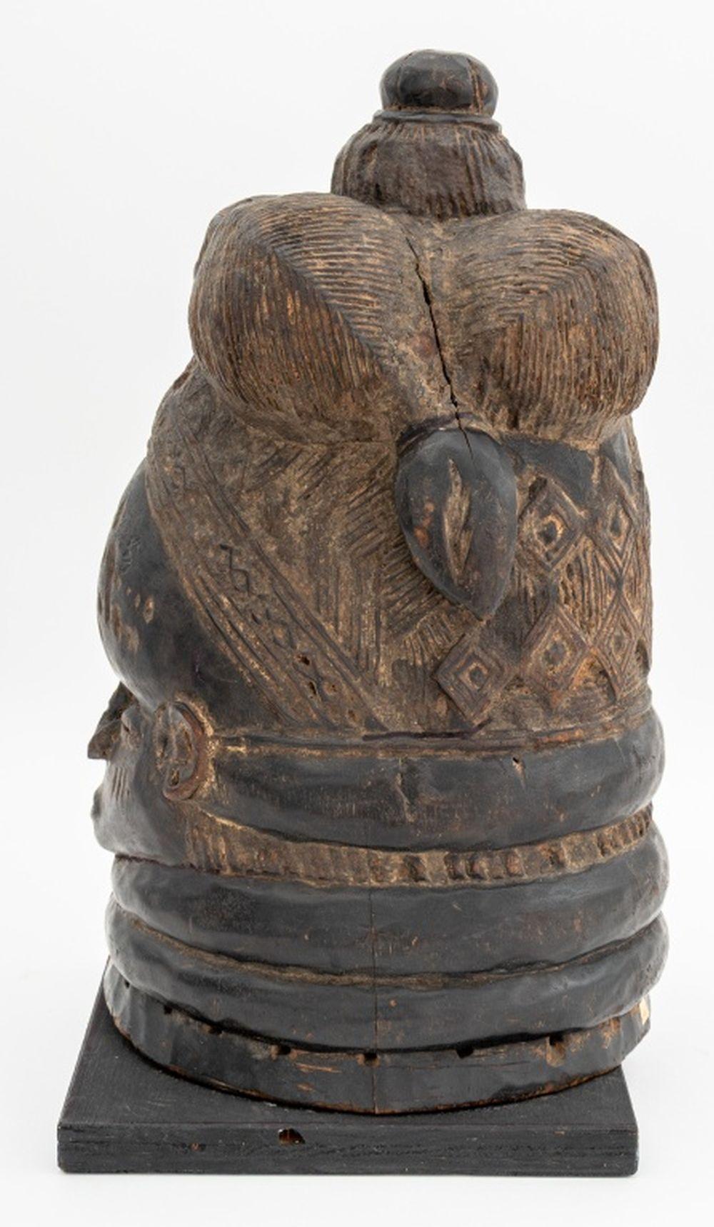 Sierraleonese Maschera casco africano in legno intagliato Mende in vendita