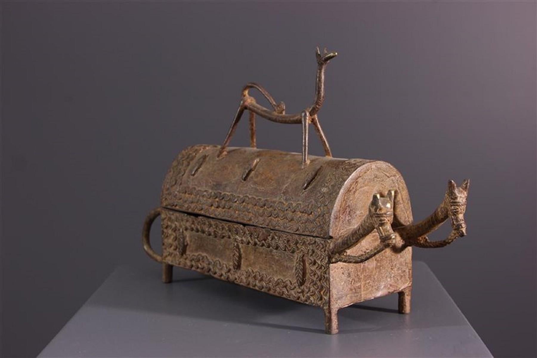 Malian African Mid-Century Bronze Box with Allegorical Decorative Motivs, Mali 1960s