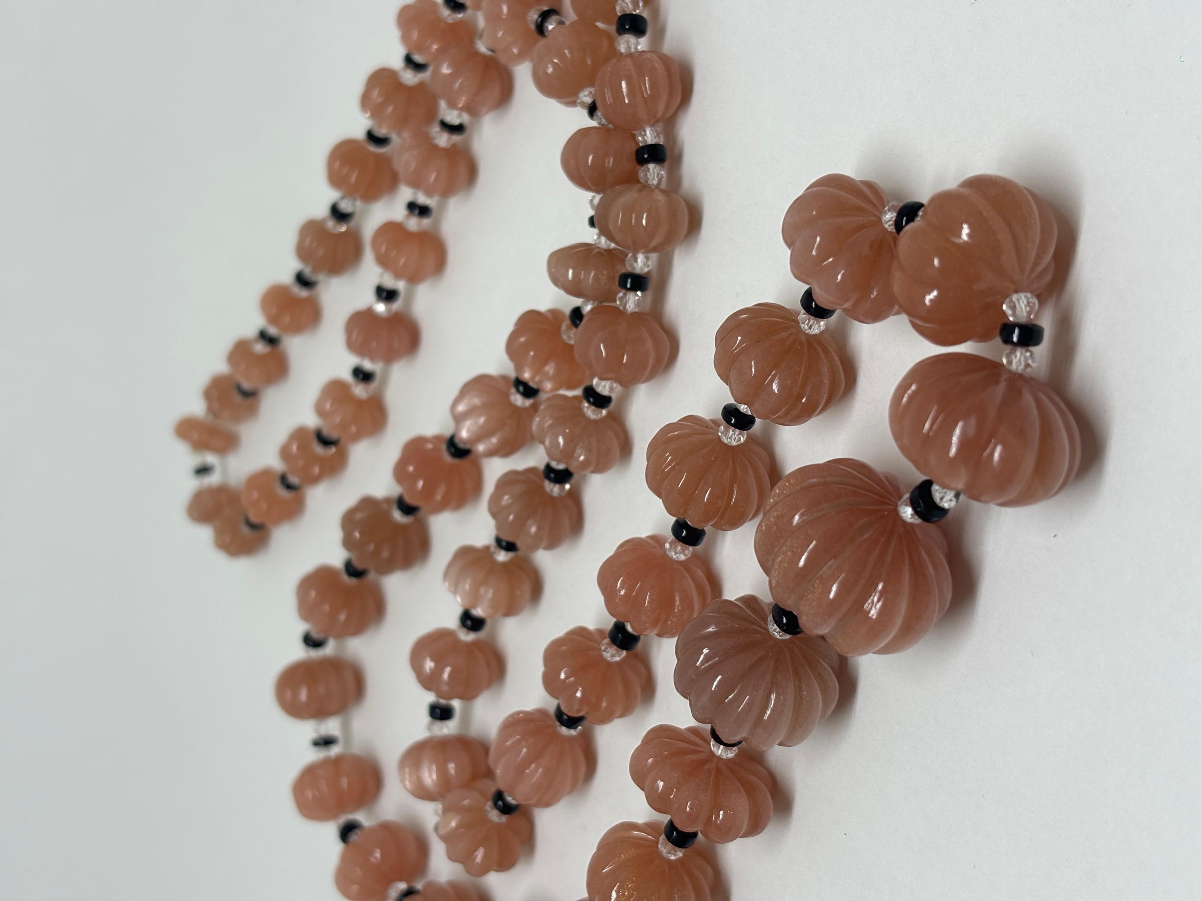 Contemporain Collier de perles en pierre de lune africaine et cristal d'onyx noir en vente