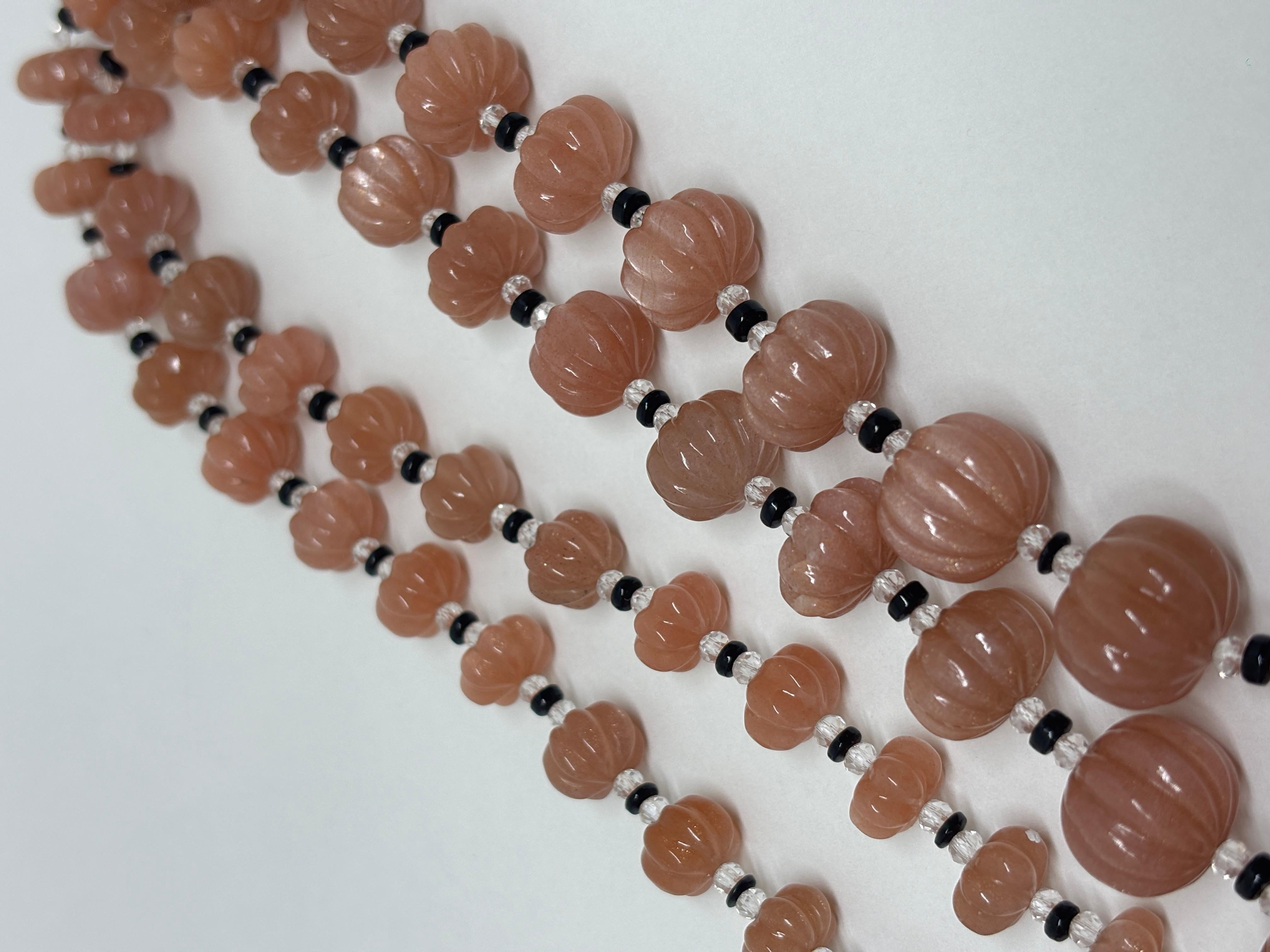 Contemporaneo Collana con perline di cristallo di onice nero e pietra di luna africana in vendita
