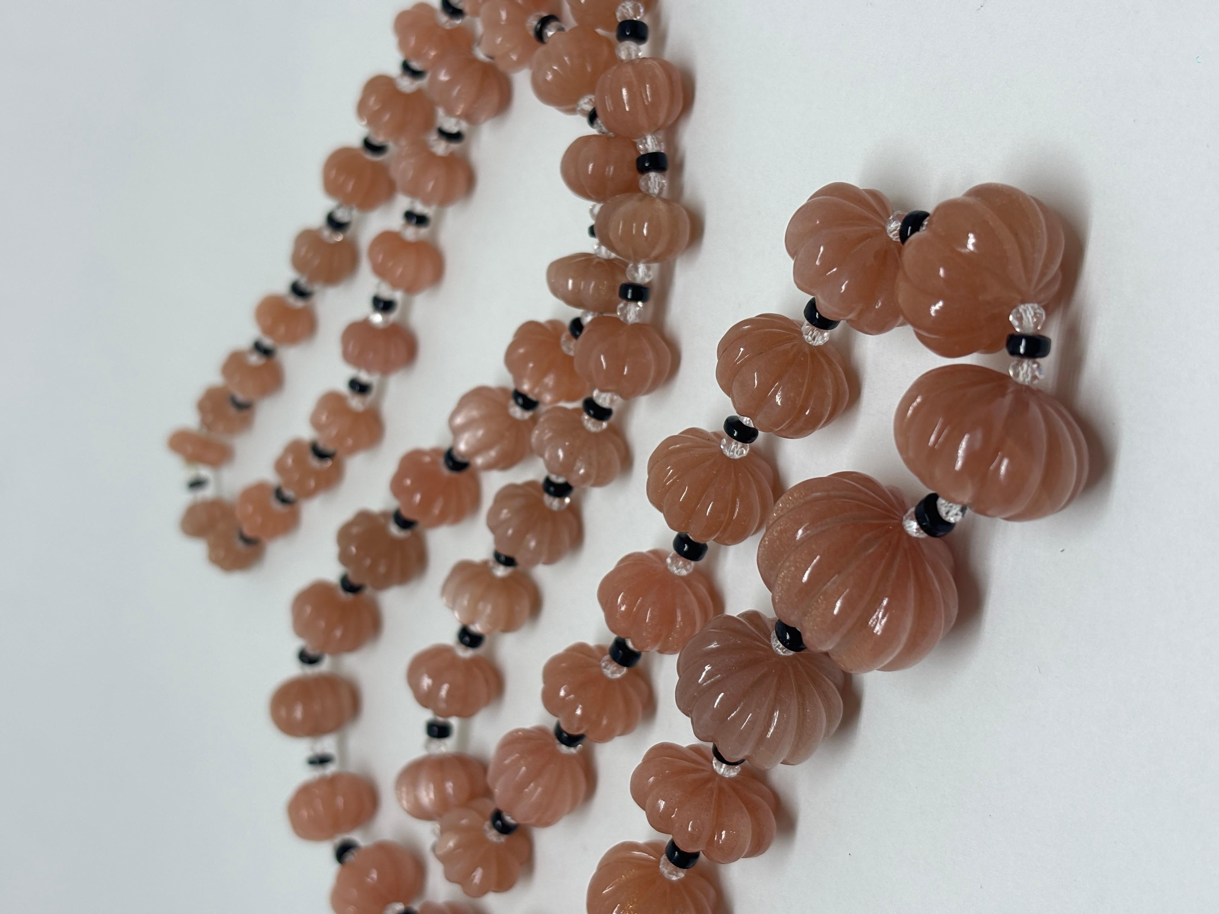 Collier de perles en pierre de lune africaine et cristal d'onyx noir Pour femmes en vente