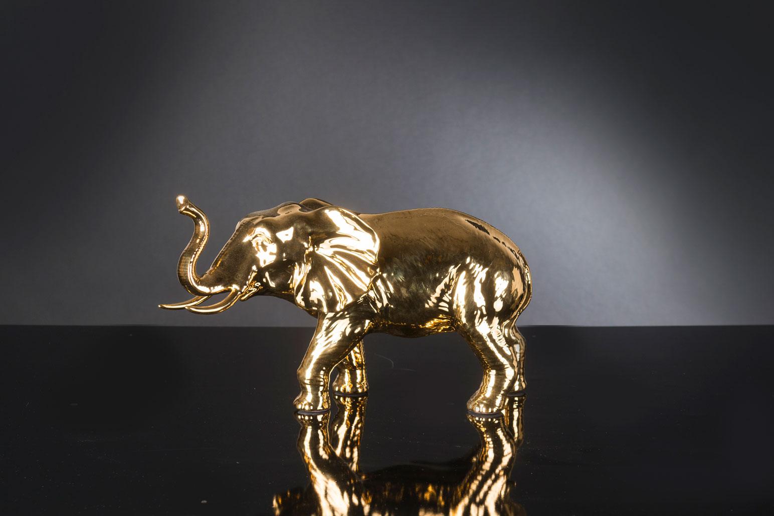 Modern African Mother Elephant in Ceramic, Shiny Gold 24K Italy For Sale