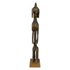 Figura Tutelare Iagalagana in legno intagliato africano Mumuye su espositore
