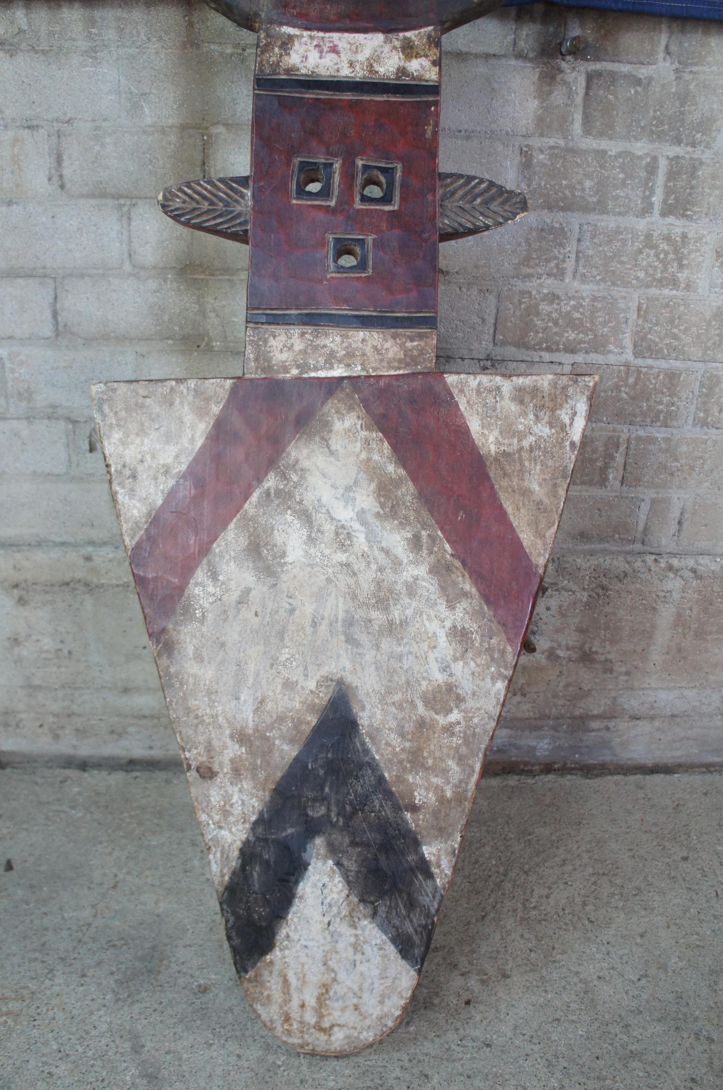 African Nafana Bedu Plank Mask Goli Tribal Ceremonial Shield Ghana Coast In Good Condition For Sale In Dayton, OH