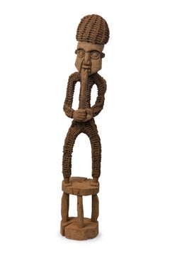 Nigeria africana 20° secolo Legno intagliato e corda Yoruba Figura maschile in piedi su S