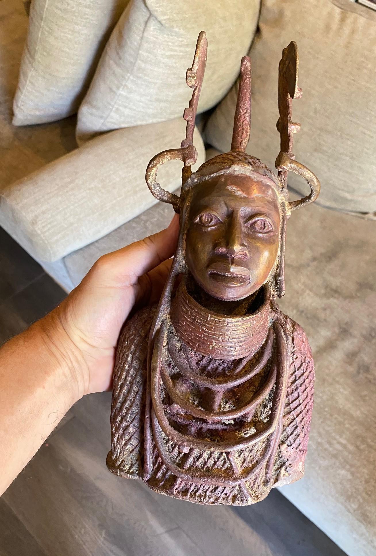 Afrikanische Nigerianer Benin Yoruba Krieger Oba König Bronze Kopf Büste Skulptur im Angebot 10