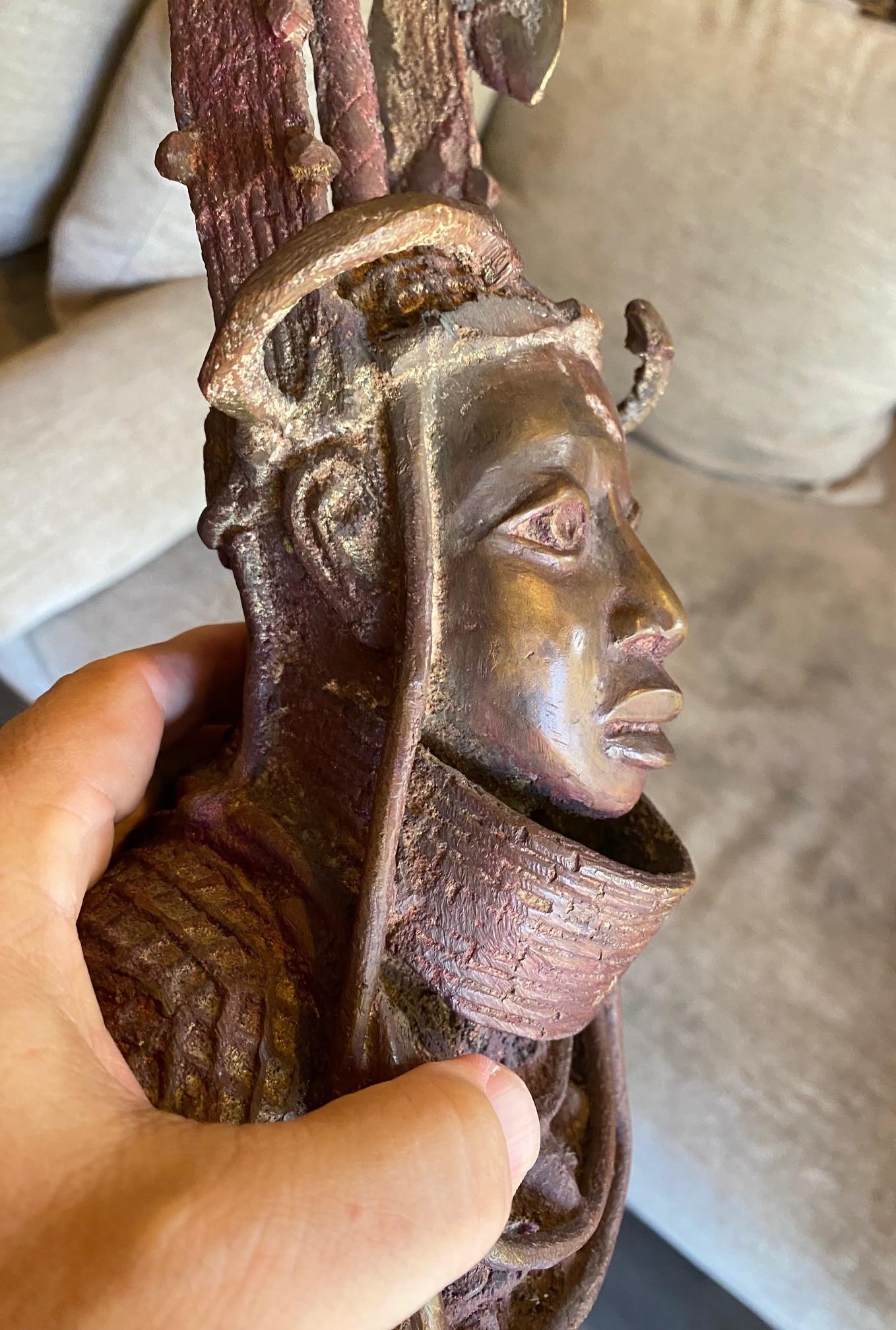 Afrikanische Nigerianer Benin Yoruba Krieger Oba König Bronze Kopf Büste Skulptur im Angebot 13