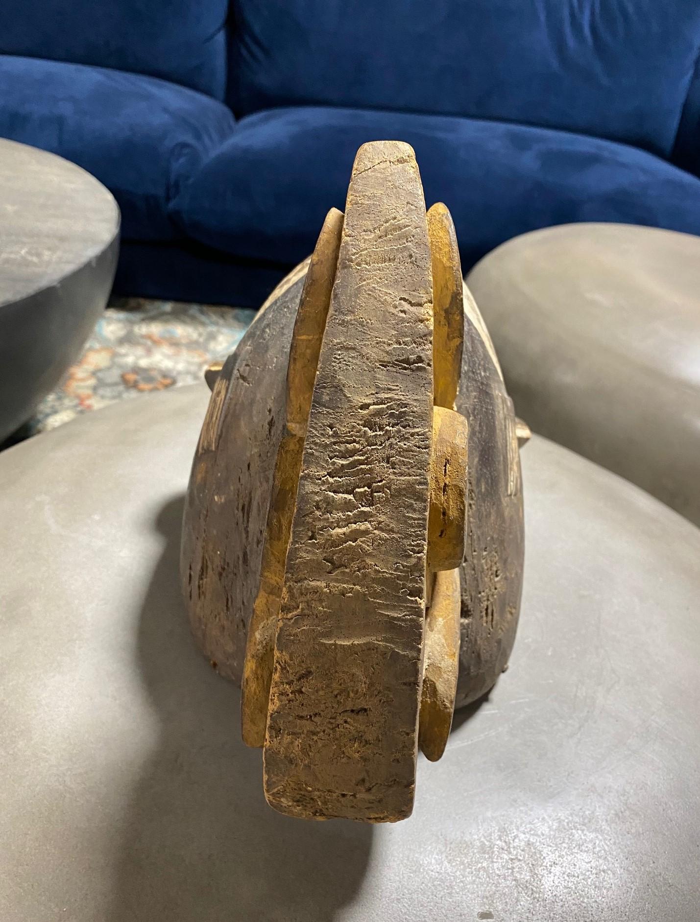 Escultura de Máscara de Espíritu Doncella Africana Nigeriana Igbo Tallada en Madera en venta 4