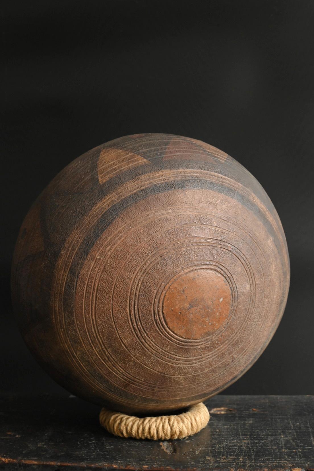 African Nupe terracotta pot / 20th century/Geometric decorative ceramic For Sale 2