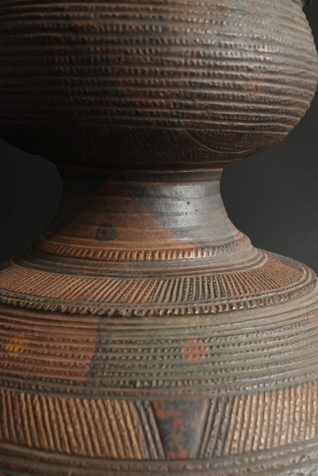 African Nupe terracotta pot / 20th century/Geometric decorative ceramic For Sale 5