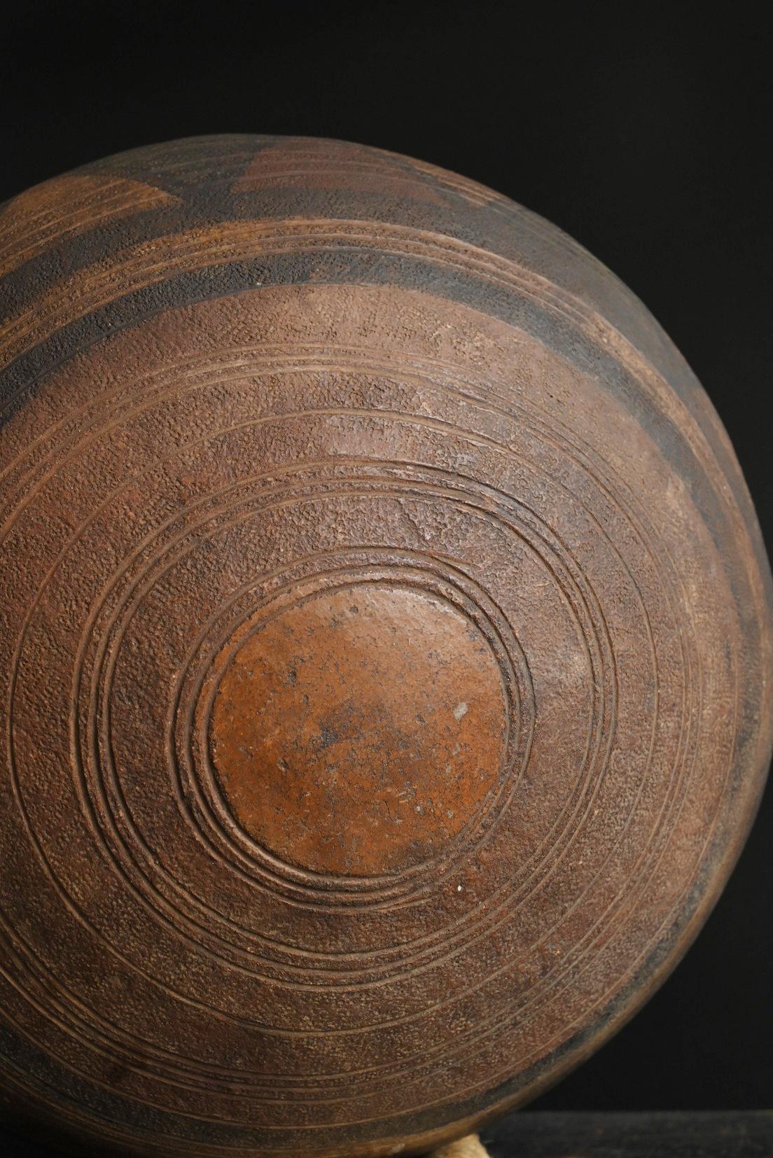 African Nupe terracotta pot / 20th century/Geometric decorative ceramic For Sale 10