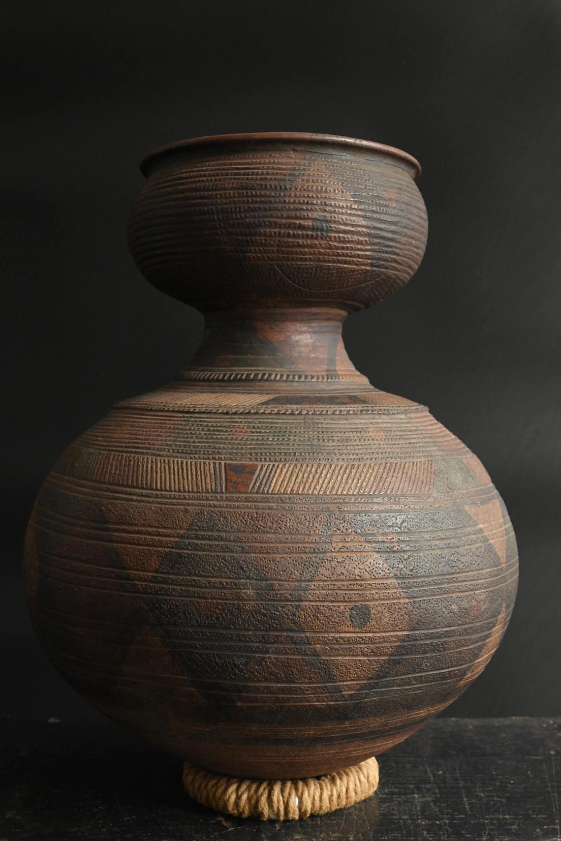 20th Century African Nupe terracotta pot / 20th century/Geometric decorative ceramic For Sale
