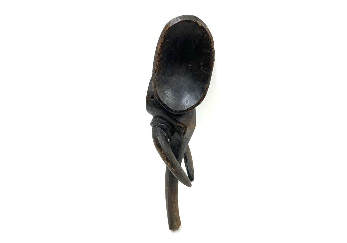 Tribal Tête d'éléphant sculptée de la tribu africaine Oku, région de Camaroon en vente