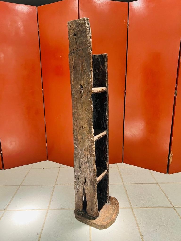 Afrikanische alte Vitrine in edlem Holz um 1800 im Zustand „Gut“ im Angebot in Rio De Janeiro, RJ