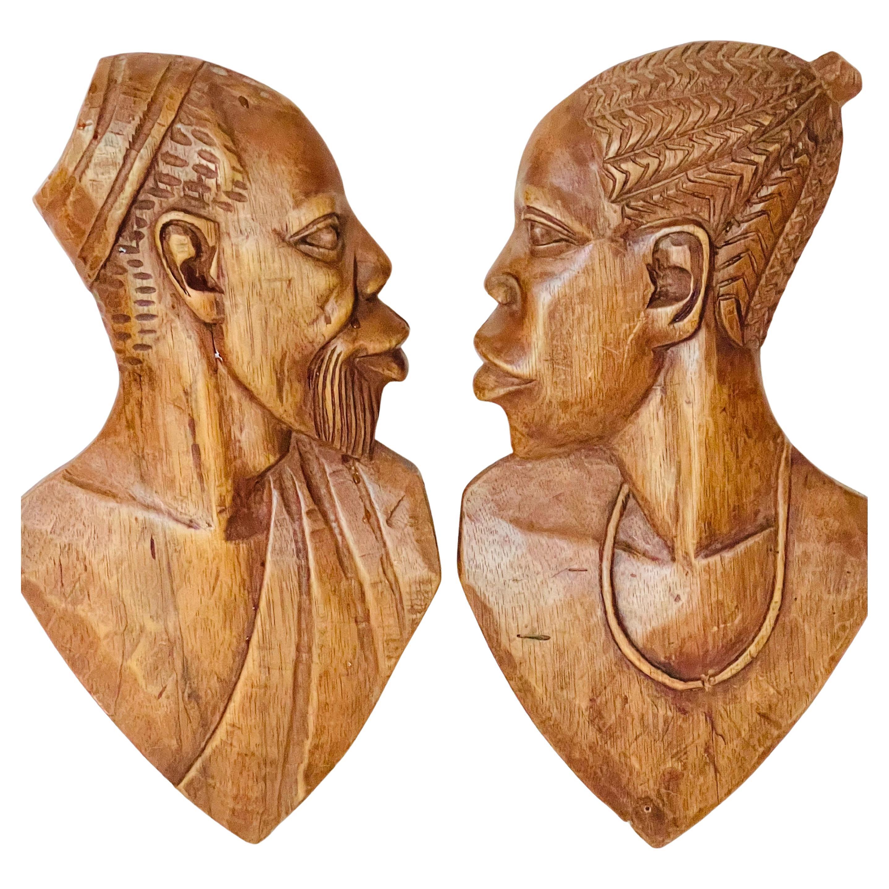 Afrikanisches Paar Basrelief Wand Wood Skulpturen im Angebot