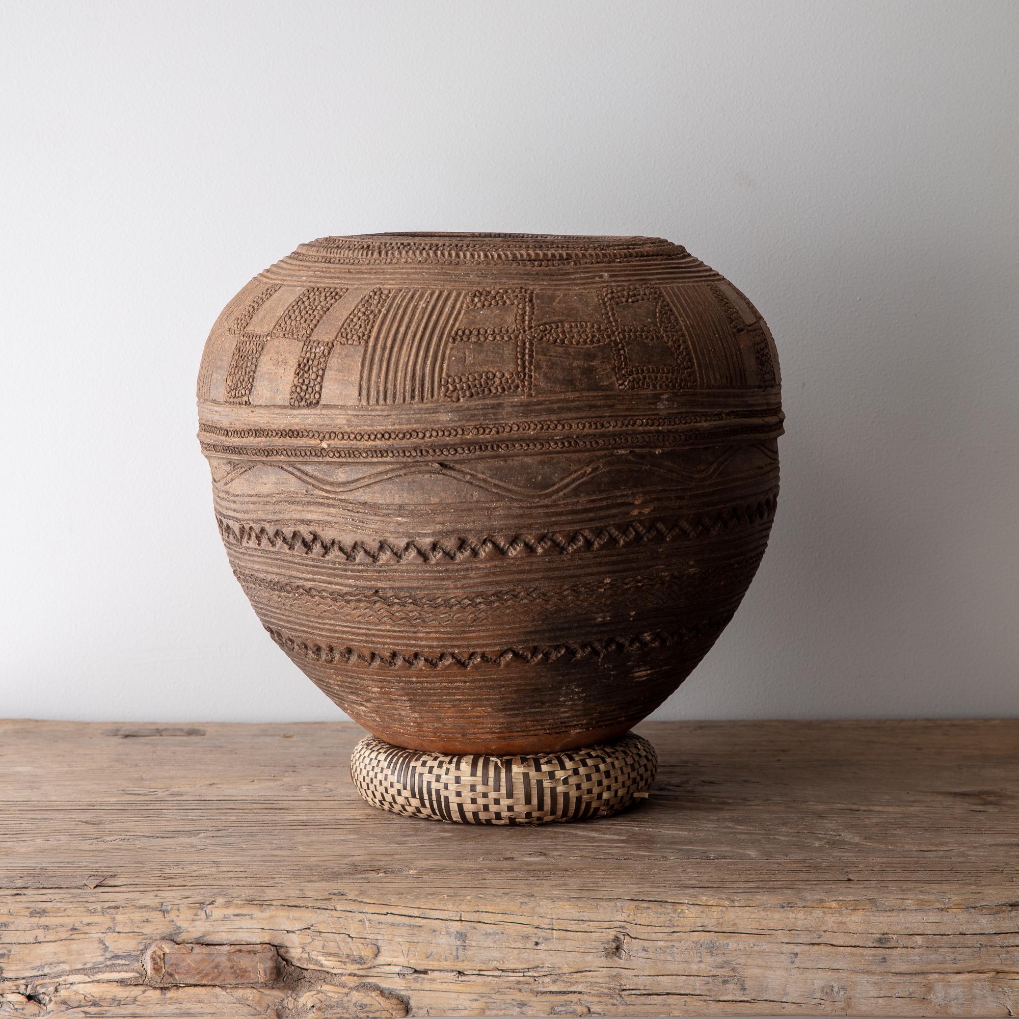20th Century African Pantry Pot with Natural Rush Trivet For Sale