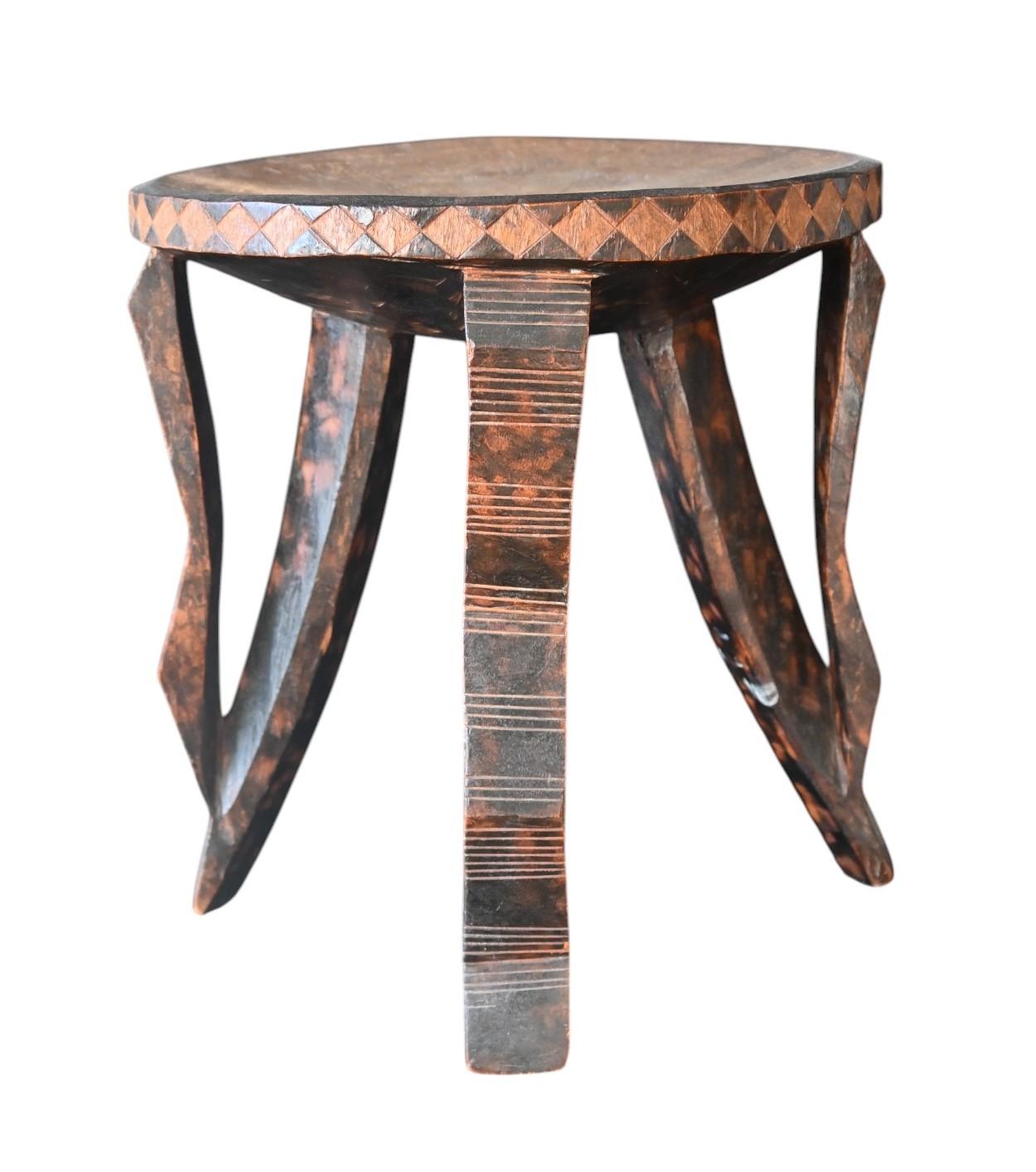 African Prestige Stool – Zambia (bemba/lunda), Mid-20th Century In Good Condition For Sale In Bilzen, BE