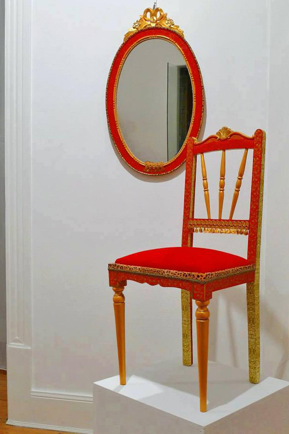 Material: Wood; Mixed-media: Decoupage and application in gold leaf and paper.
Artists: Ana Maria Cortesão / Micca Hellers
Private collection.
Measures:
Chair: 36 cm, 36 cm, 90 cm
Mirror: 90 cm, 45 cm.