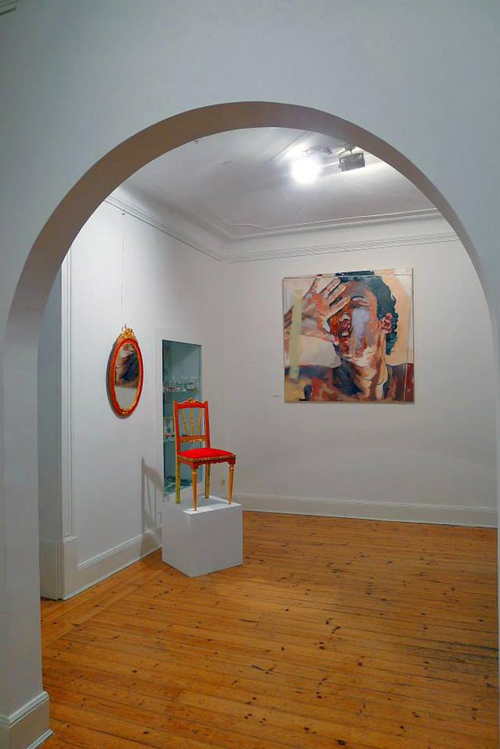 Ensemble éclectique miroir et chaise « African Queen »Rainha Ginga en papier rouge doré et léopard Excellent état - En vente à Coimbra, PT