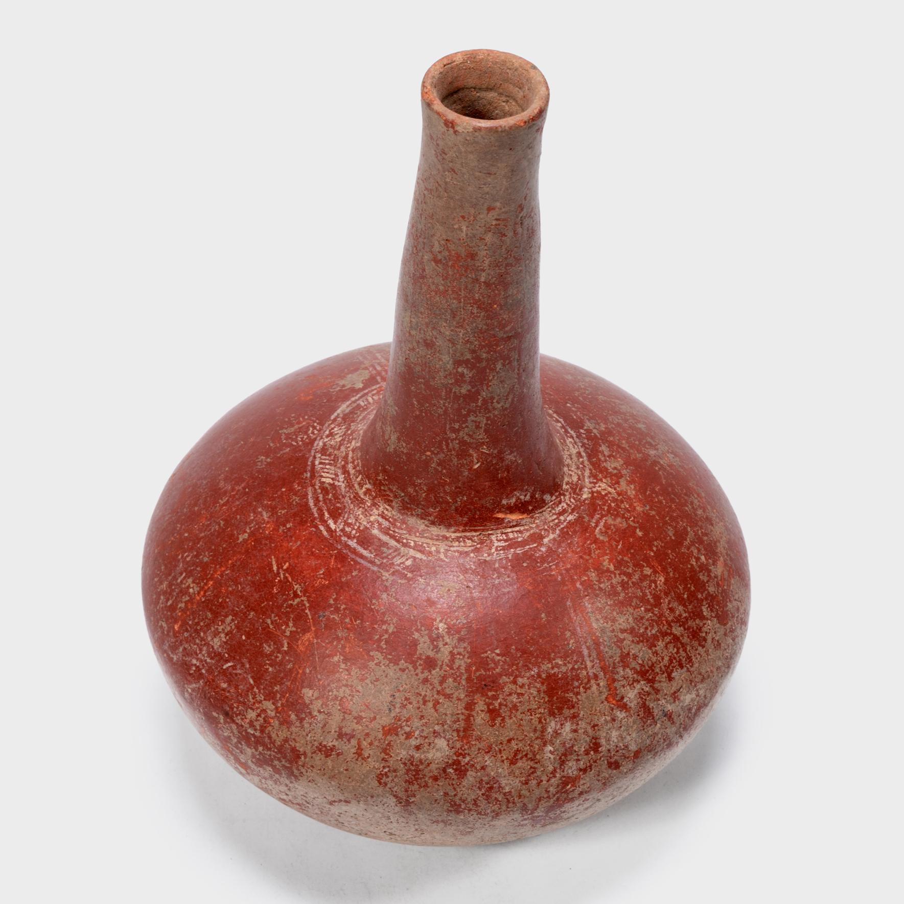 Primitivo Vaso a collo d'oca in ceramica rossa africana in vendita