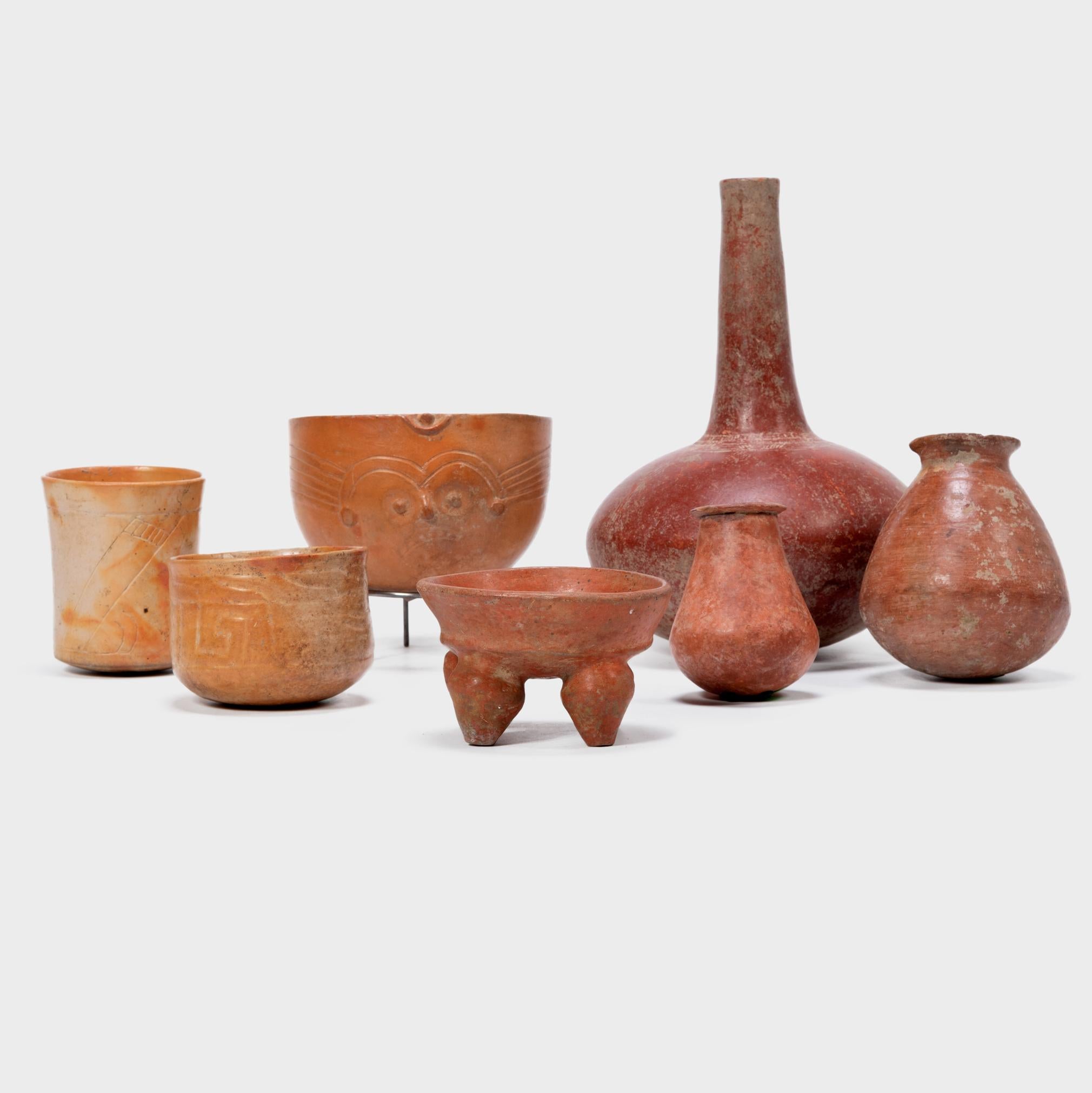 Africano Vaso a collo d'oca in ceramica rossa africana in vendita