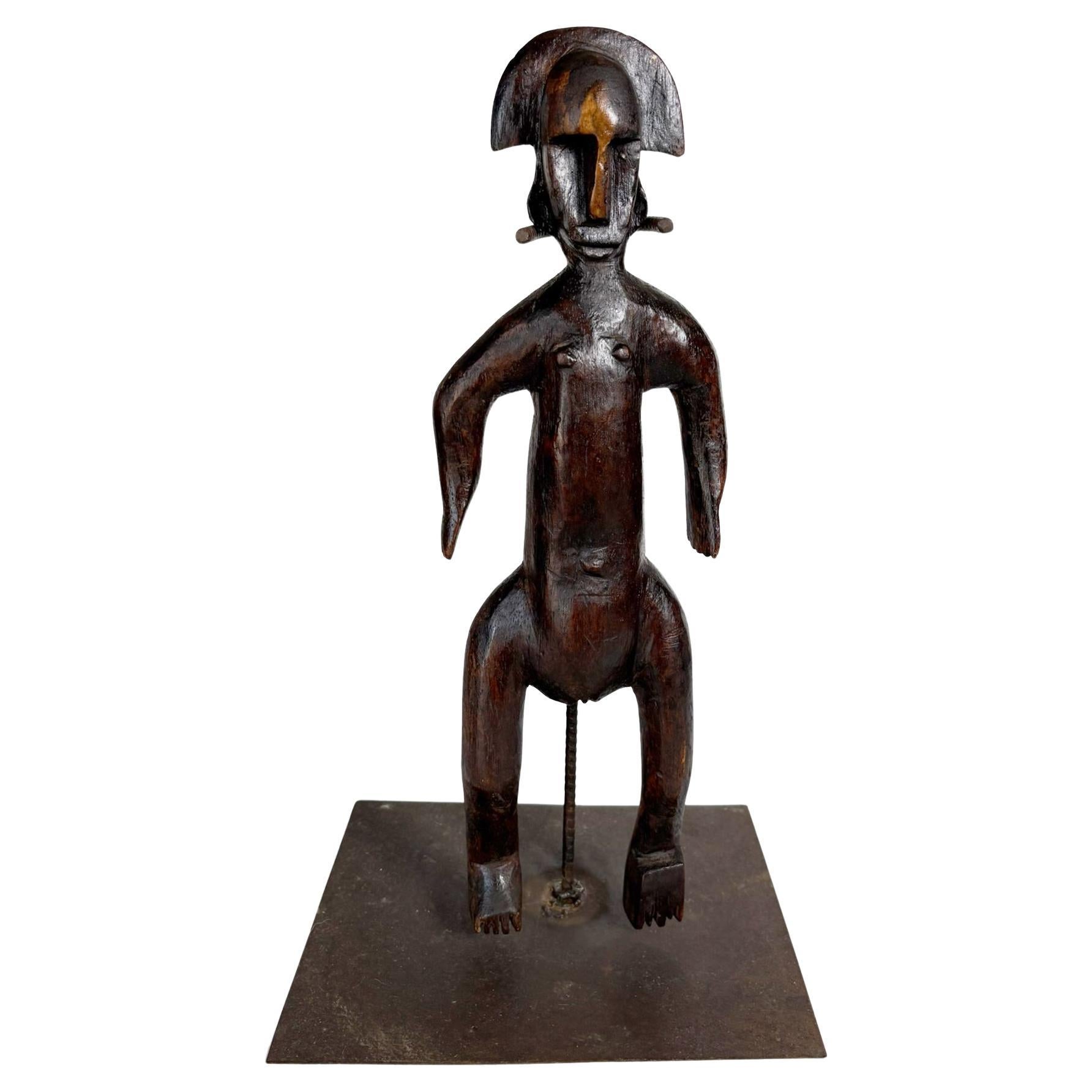 Afrikanische Skulptur eines Mannes in Holz, Frankreich, 1920