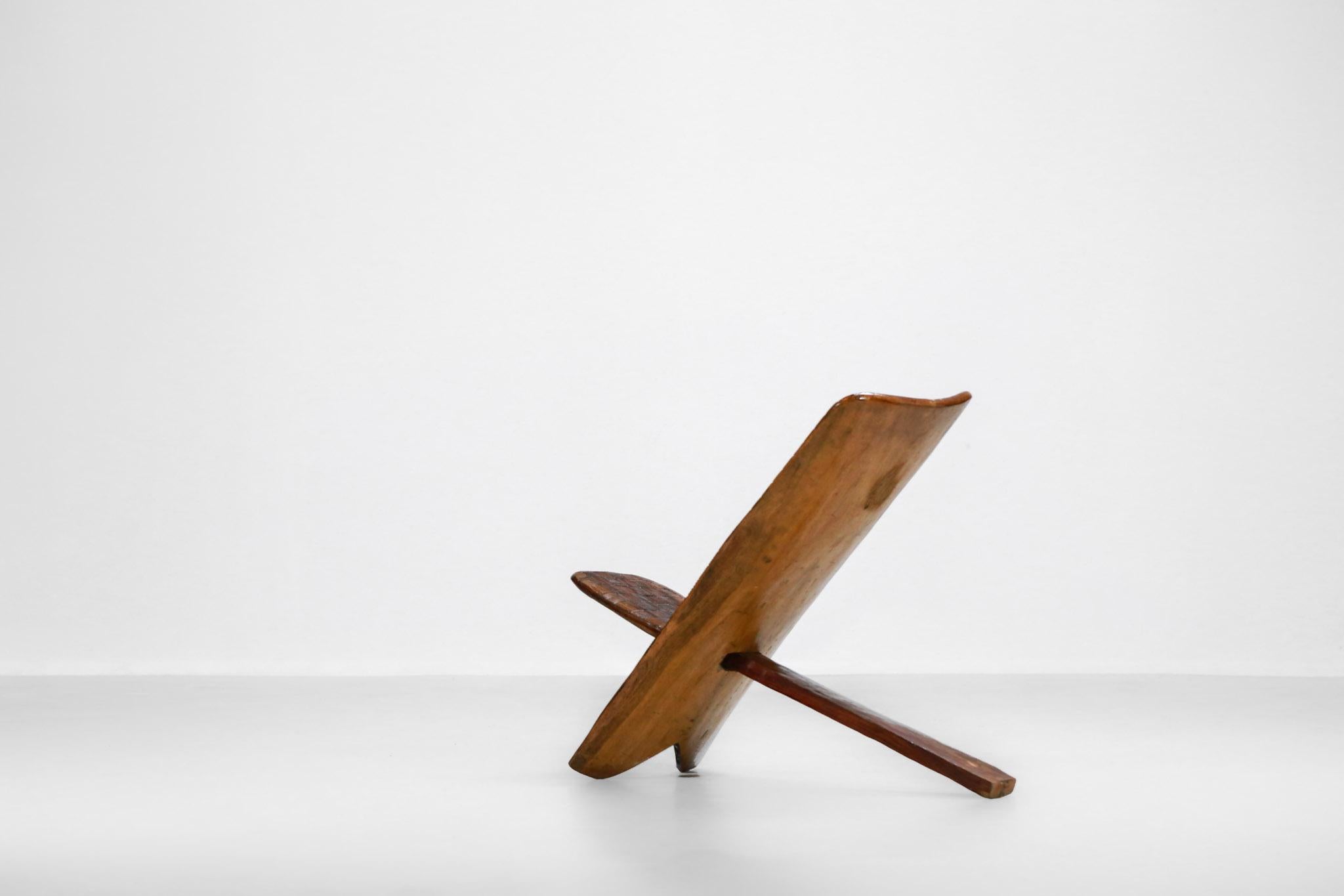 Afrikanischer klappbarer Sessel aus Massivholz, ethnisch geschnitzt, um 1970 (Holz) im Angebot