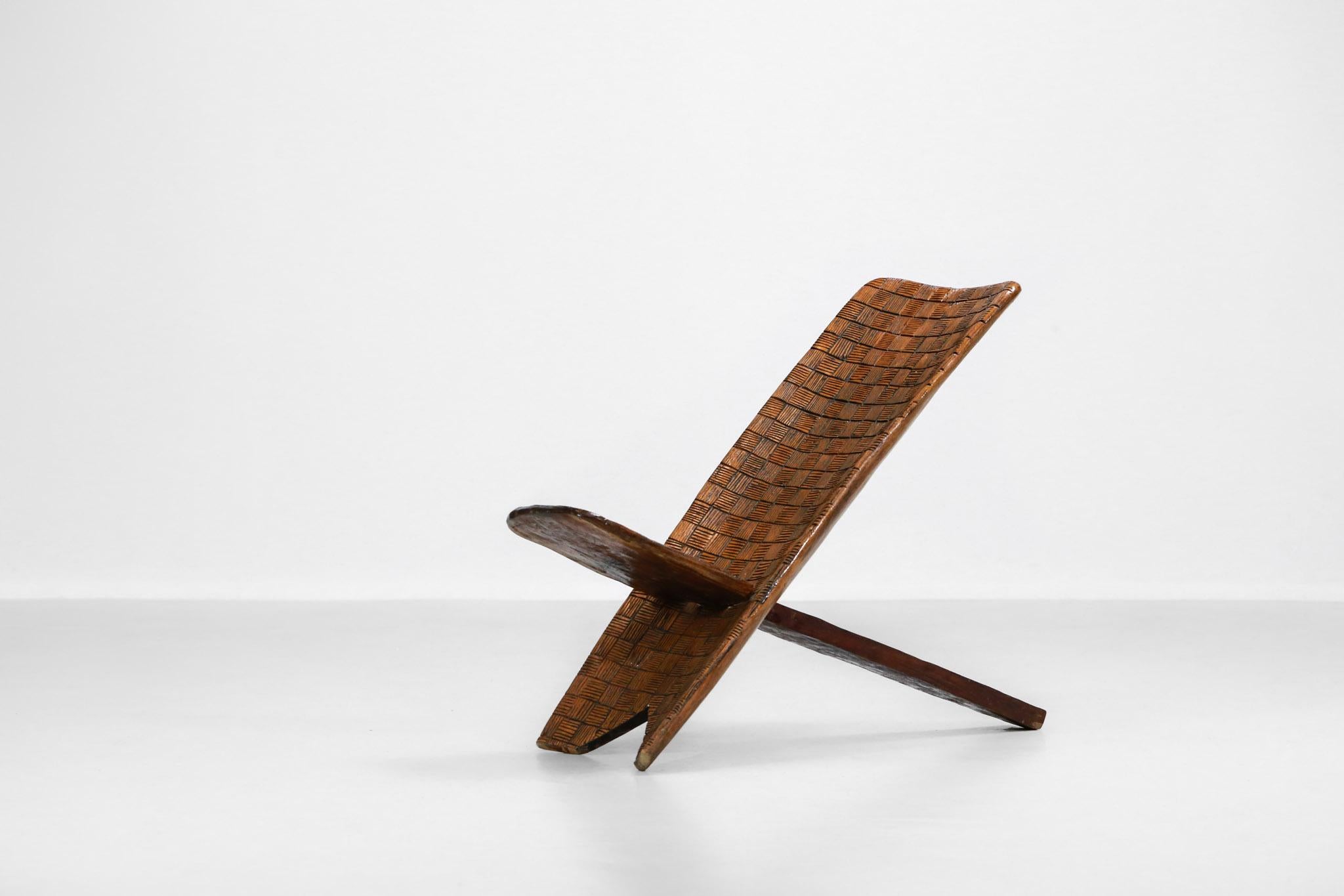 Afrikanischer klappbarer Sessel aus Massivholz, ethnisch geschnitzt, um 1970 im Angebot 2