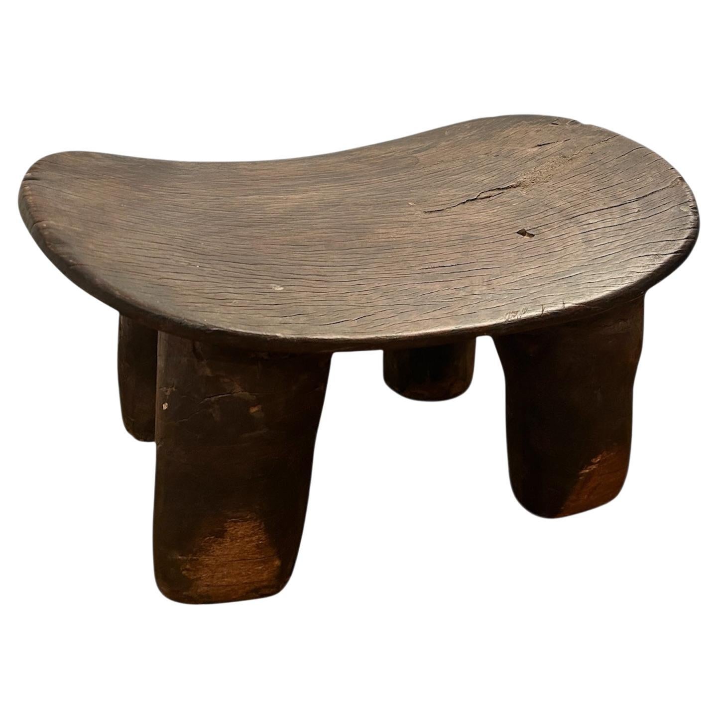Tabouret africain - Tabouret en bois sculpté Senufo de la Côte d'Ivoire (Afrique) en vente