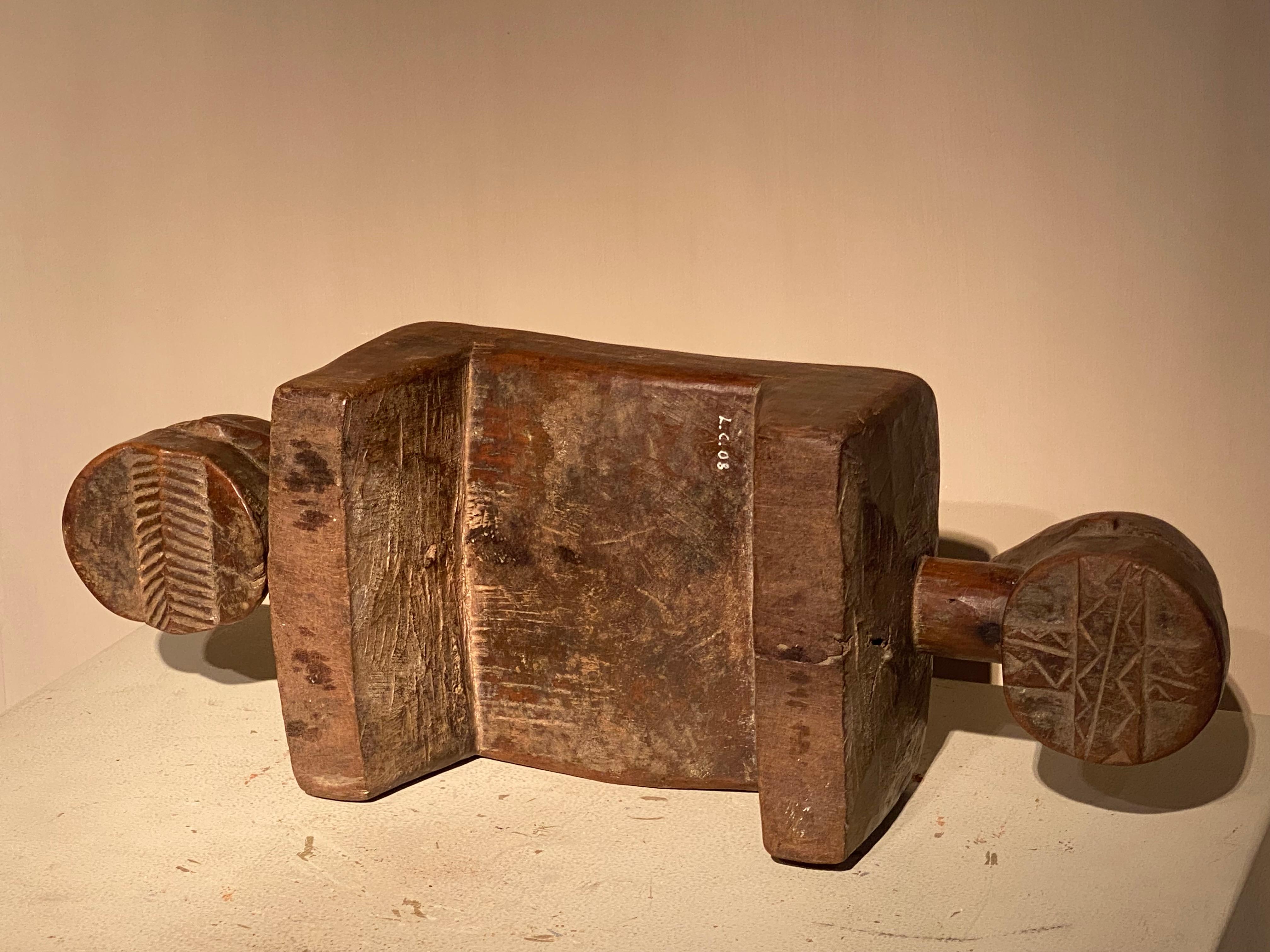 Tabouret africain-appui-tête en vente 7