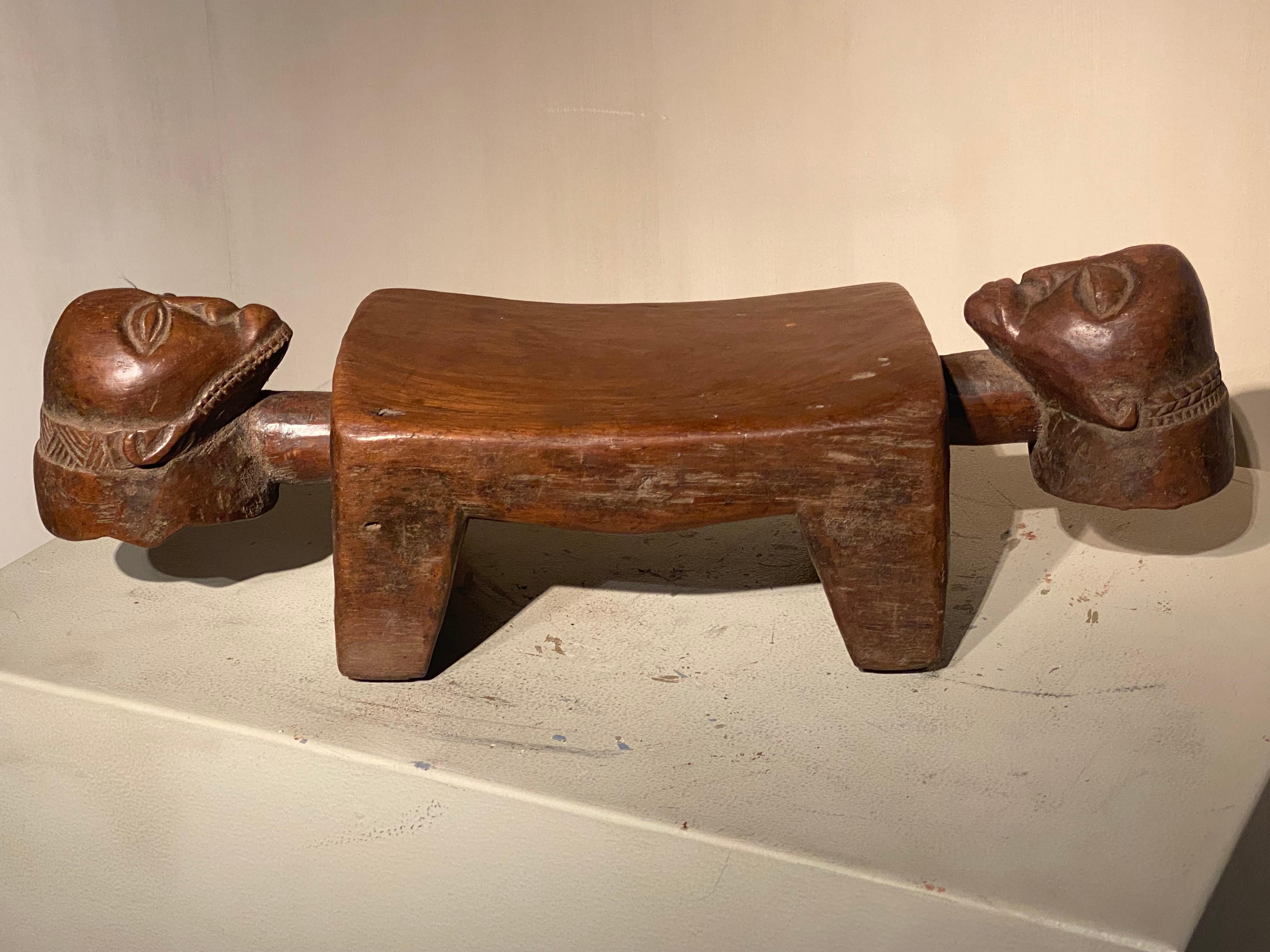Tabouret africain-appui-tête en vente 8
