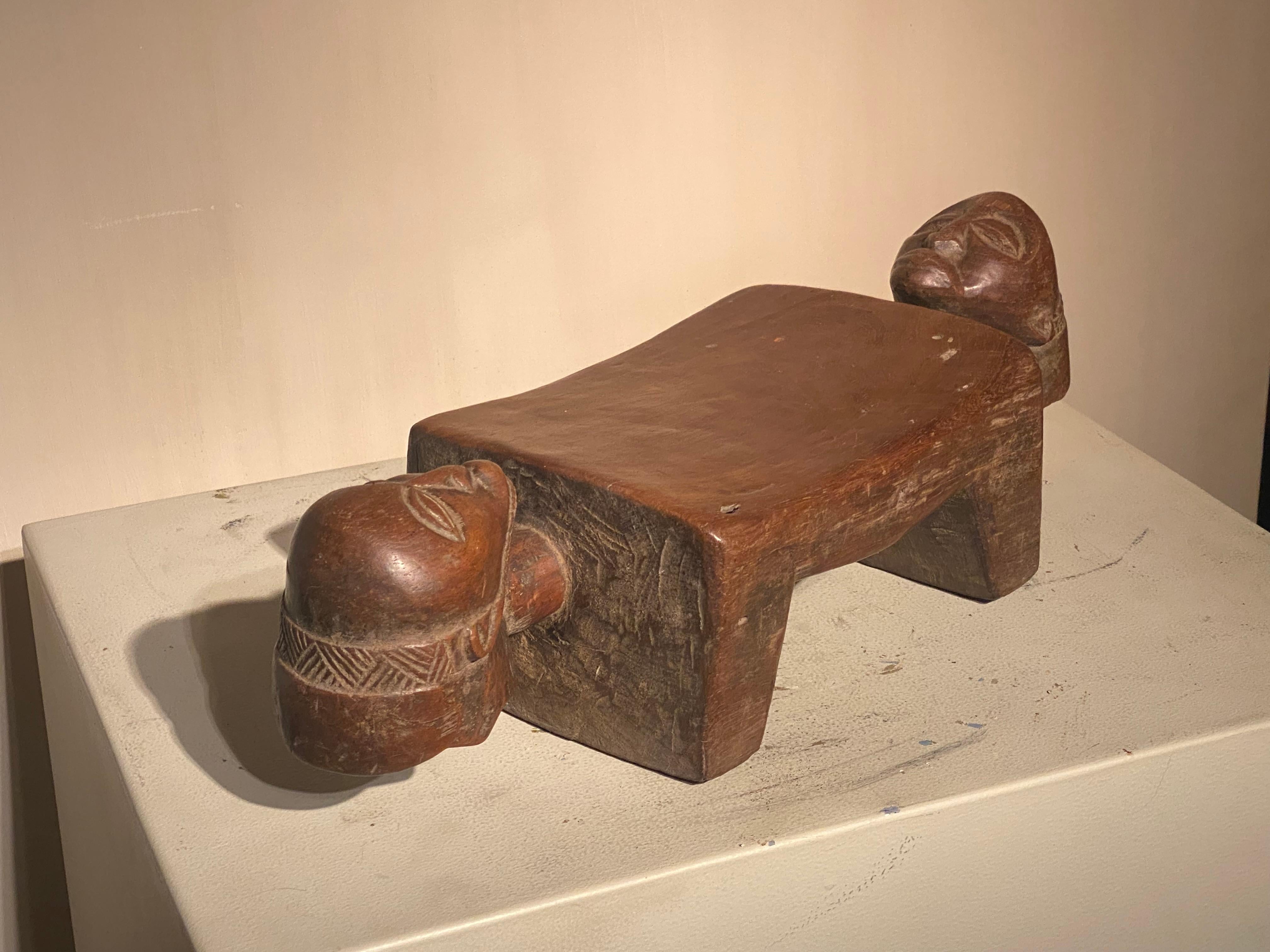 Tabouret africain-appui-tête en vente 9