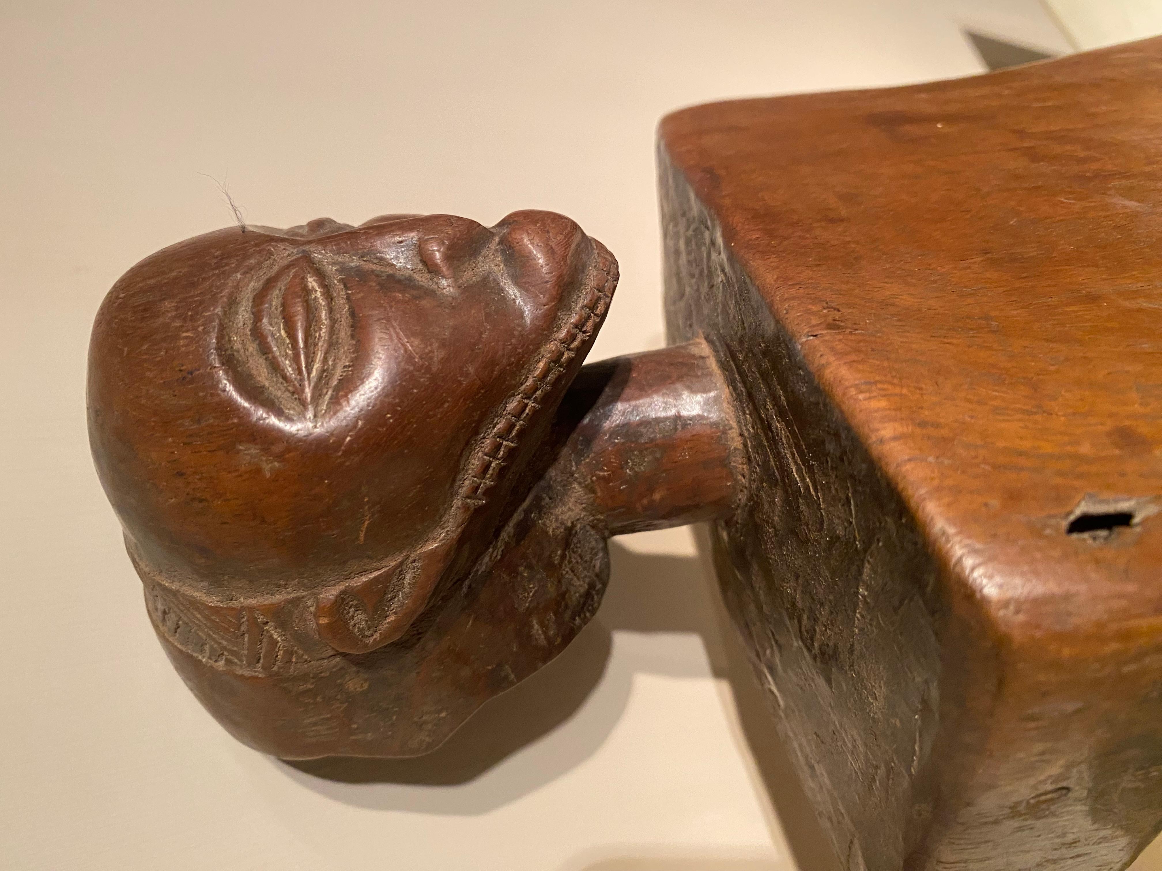 Tabouret africain-appui-tête en vente 1