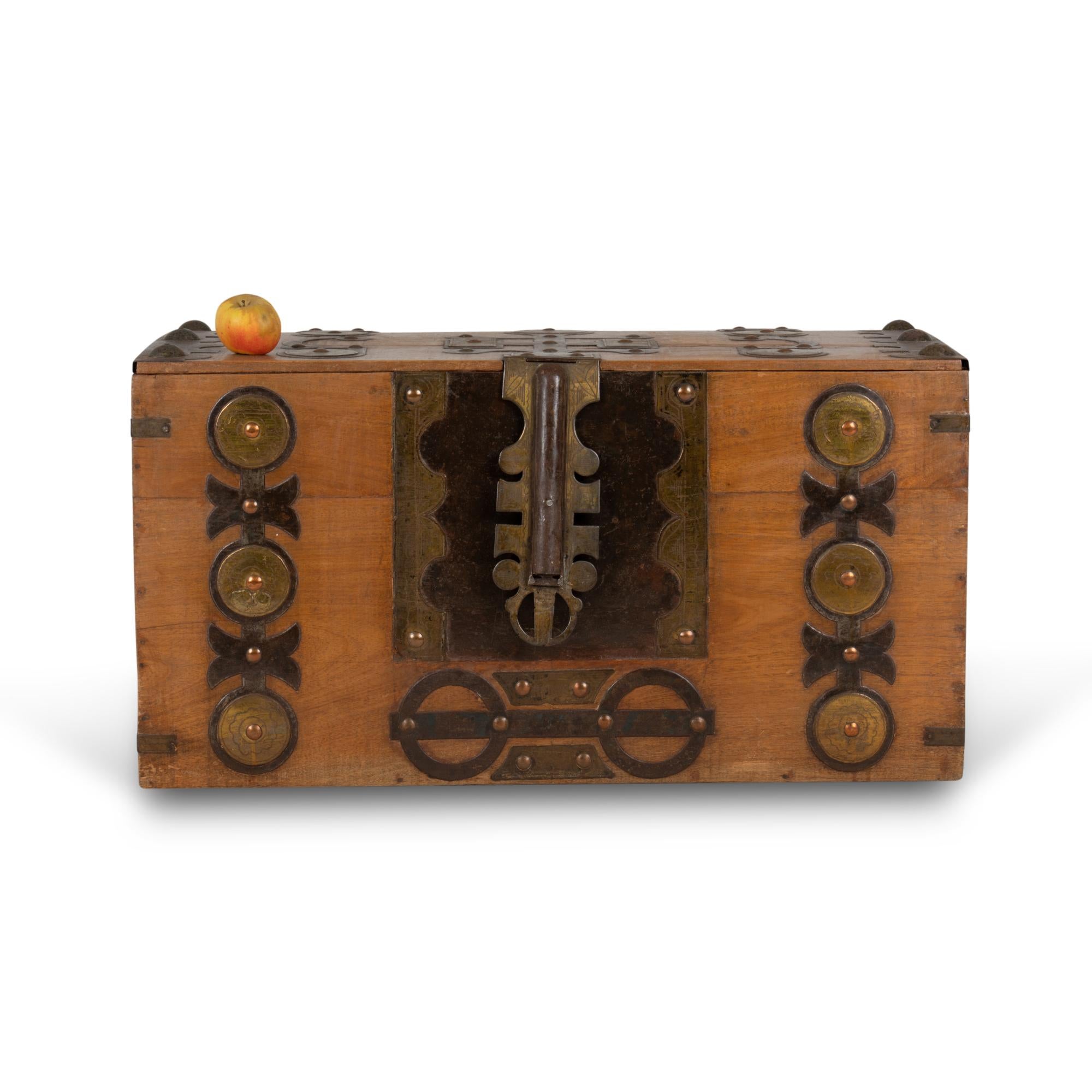 African Style Wooden Chest, 20th Century For Sale 6
