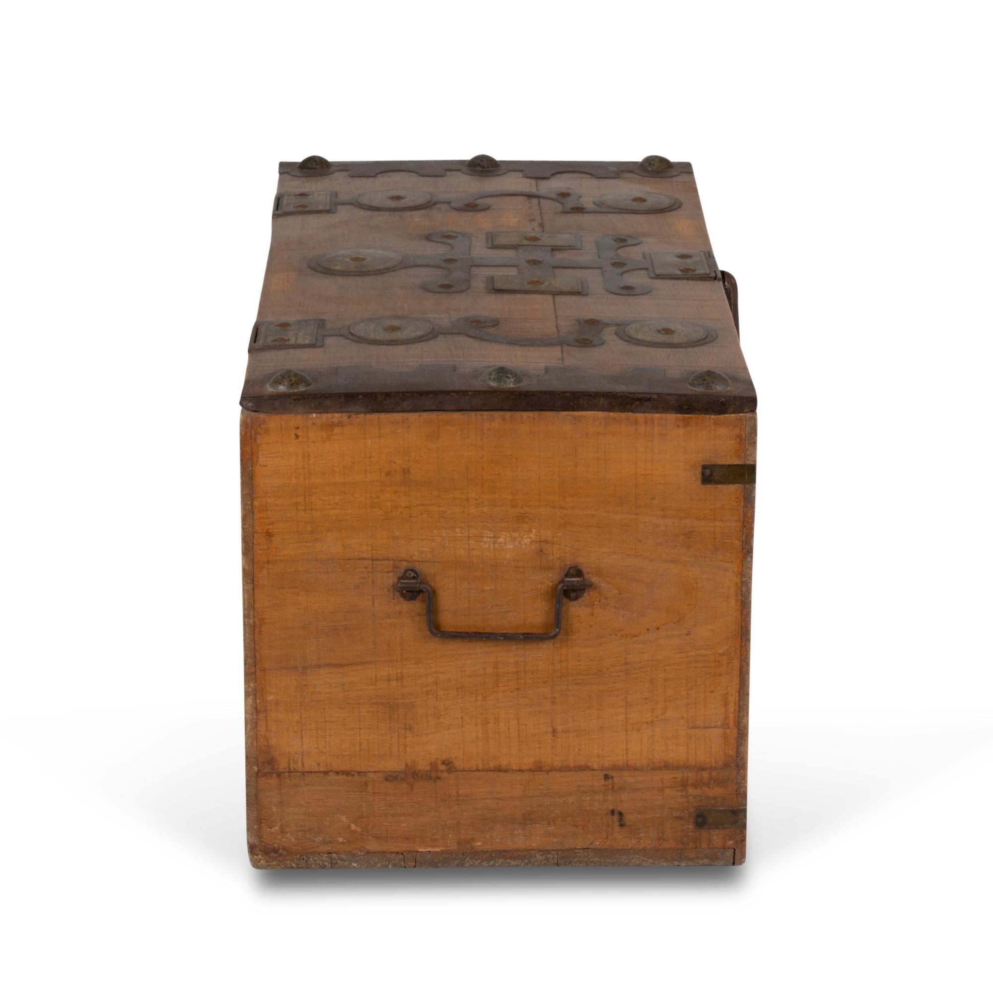 African Style Wooden Chest, 20th Century For Sale 1