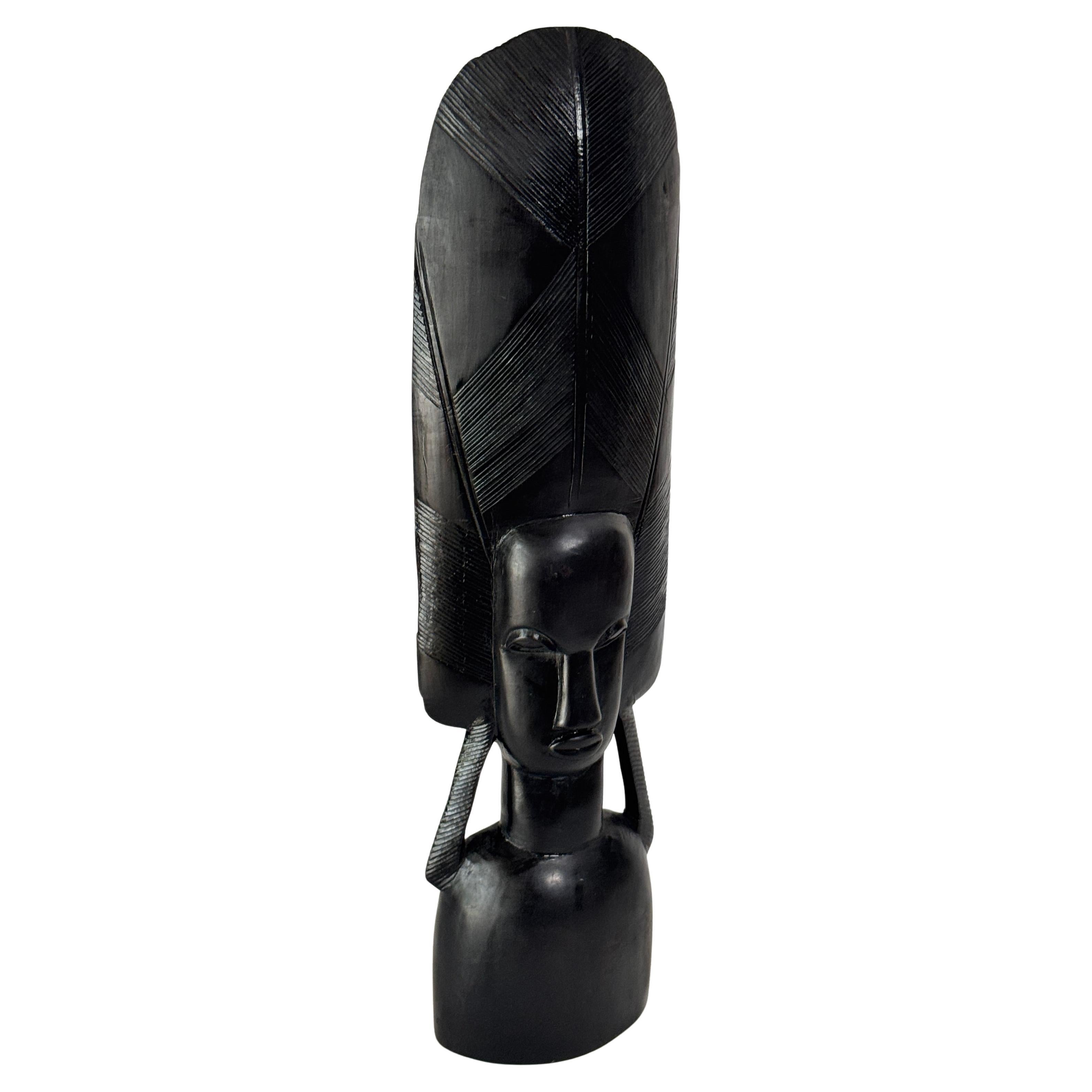 Mid-Century moderno Scultura di legno in stile africano raffigurante una donna con copricapo rituale - Francia, 20° secolo in vendita