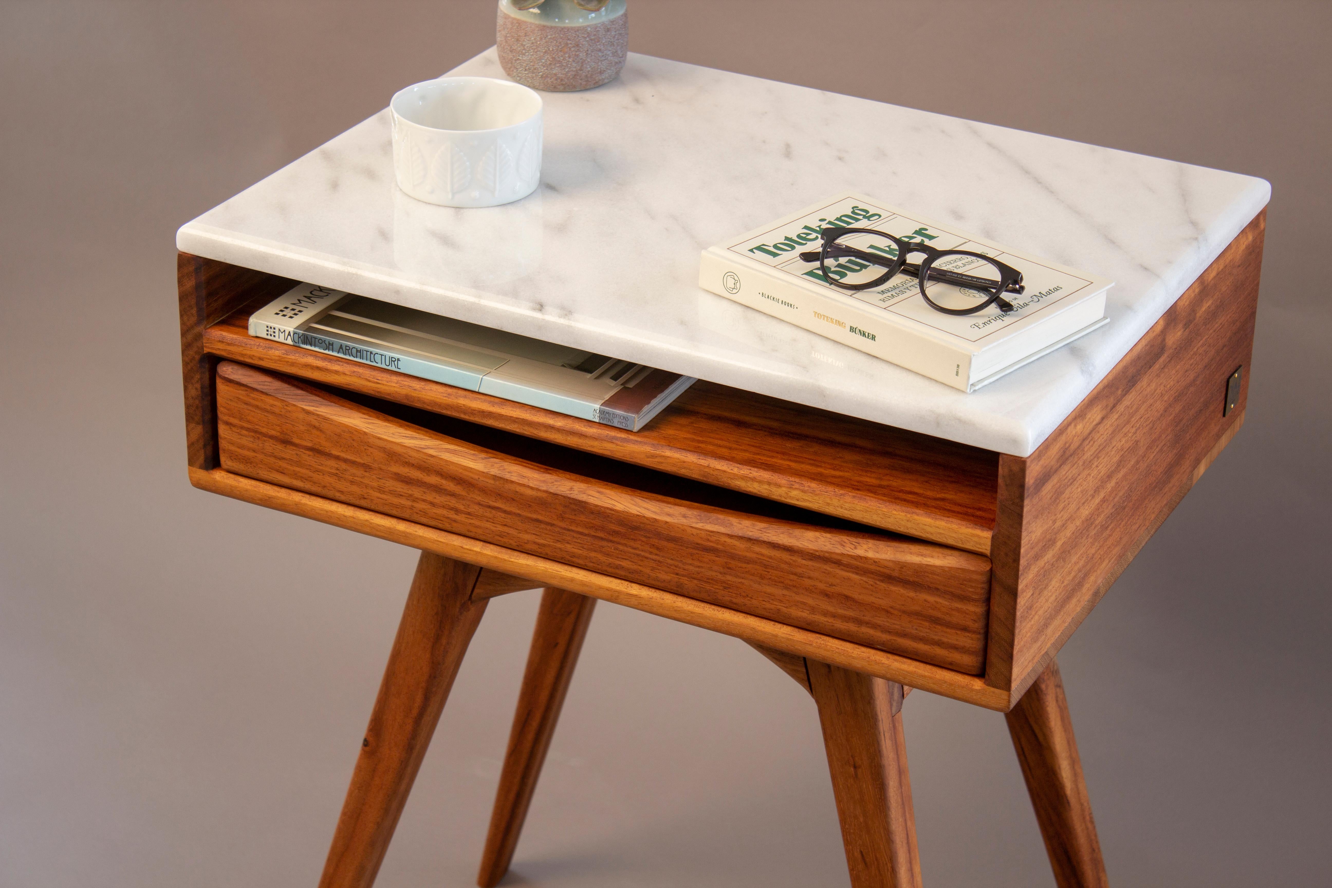 African Teak and Marble Nightstand – Handcrafted Contemporary Design In New Condition For Sale In CAMBRE, ES