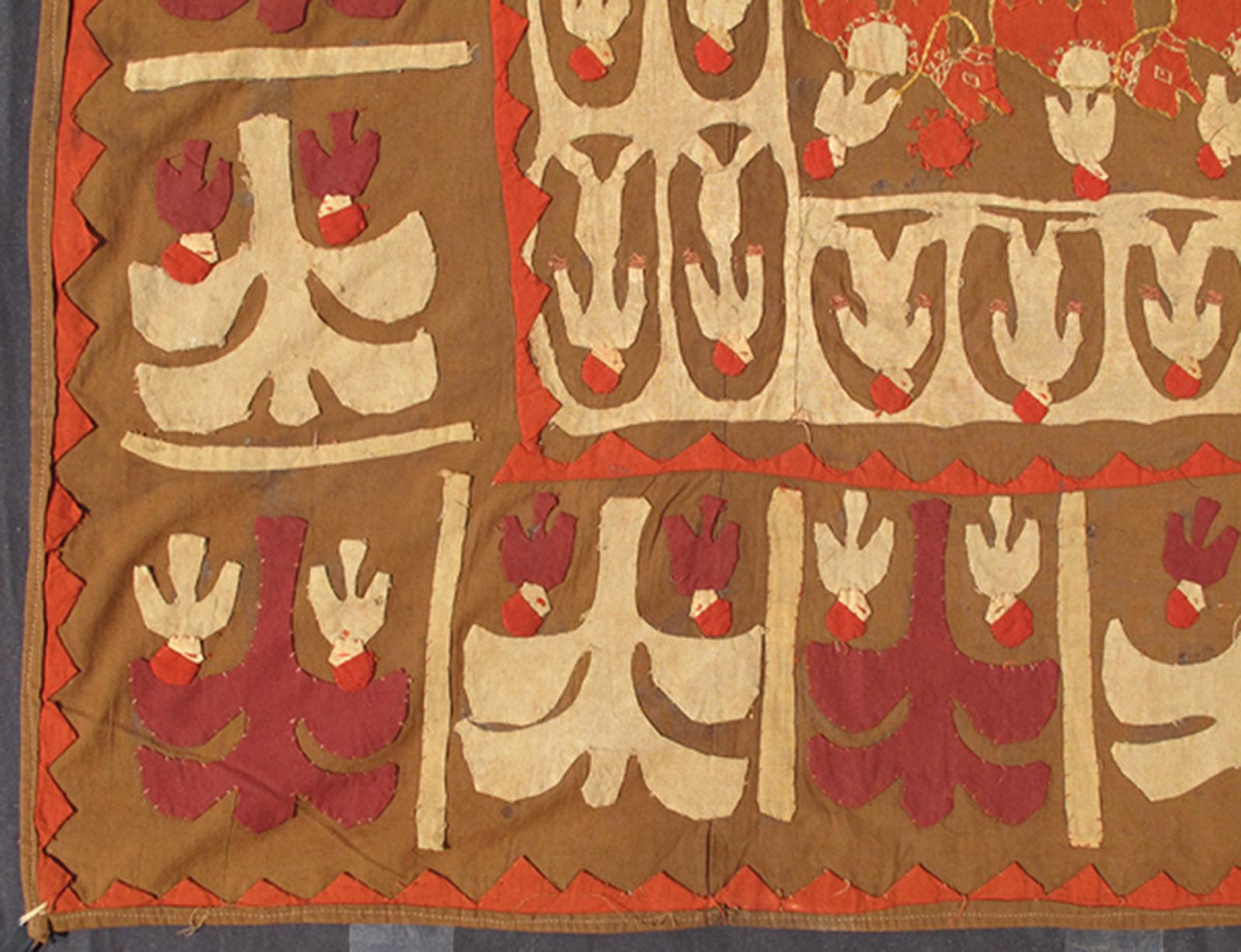 Tissé à la main Textile africain aux motifs géométriques tribaux dans les tons de la terre en vente