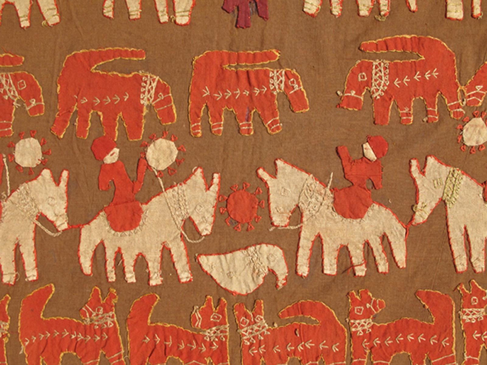 20ième siècle Textile africain aux motifs géométriques tribaux dans les tons de la terre en vente