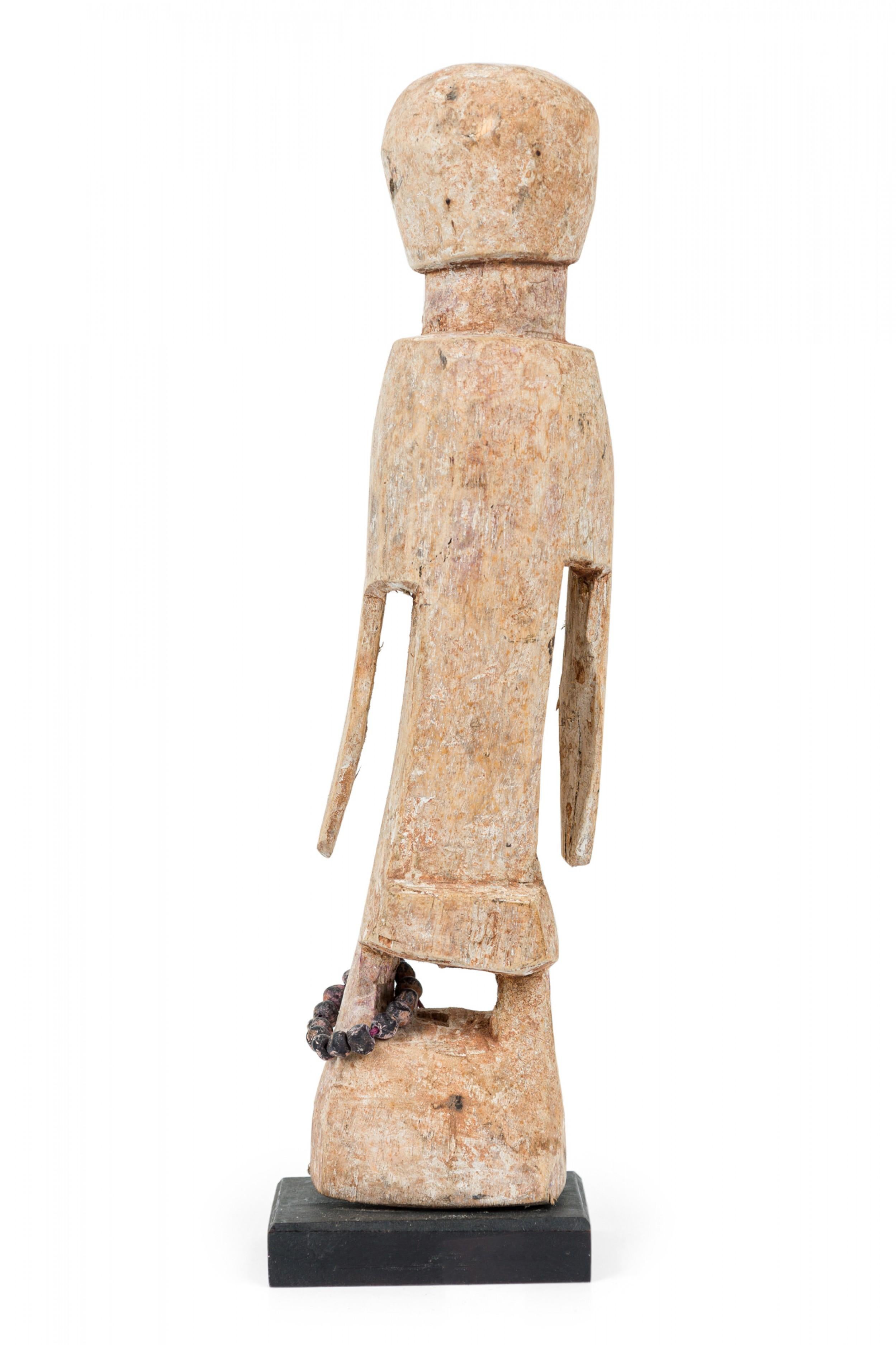 Africain Togo africain 20e siècle Figure Legba Aja en bois sculpté sur pied en vente