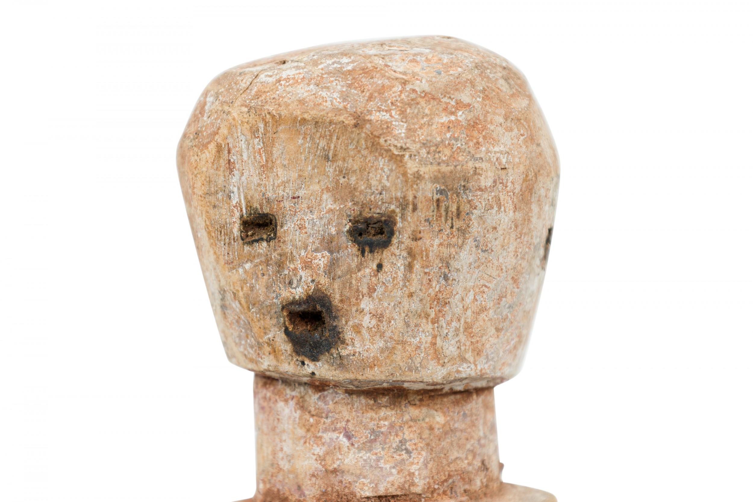 Togo africain 20e siècle Figure Legba Aja en bois sculpté sur pied Bon état - En vente à Queens, NY