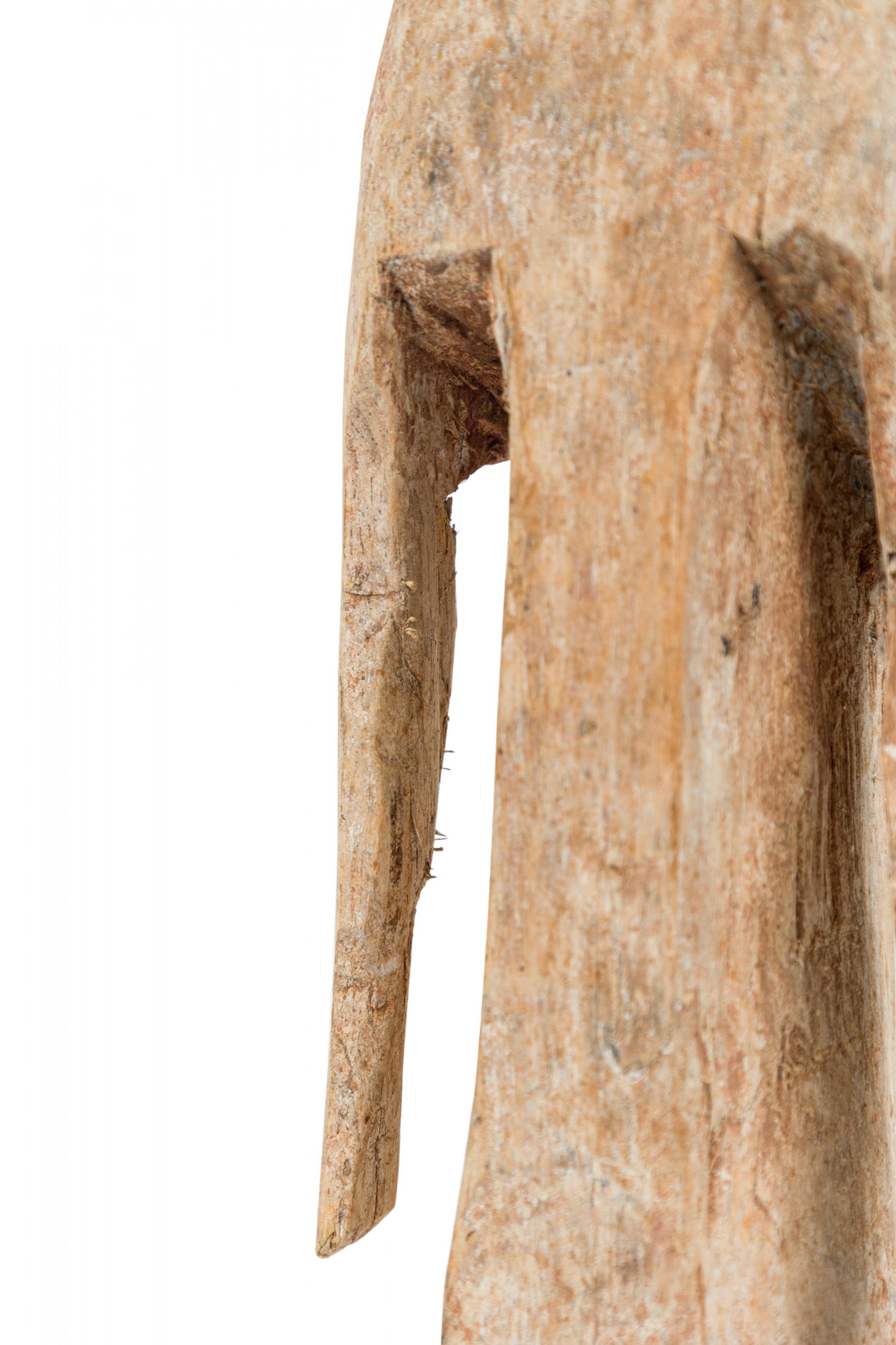 20ième siècle Togo africain 20e siècle Figure Legba Aja en bois sculpté sur pied en vente