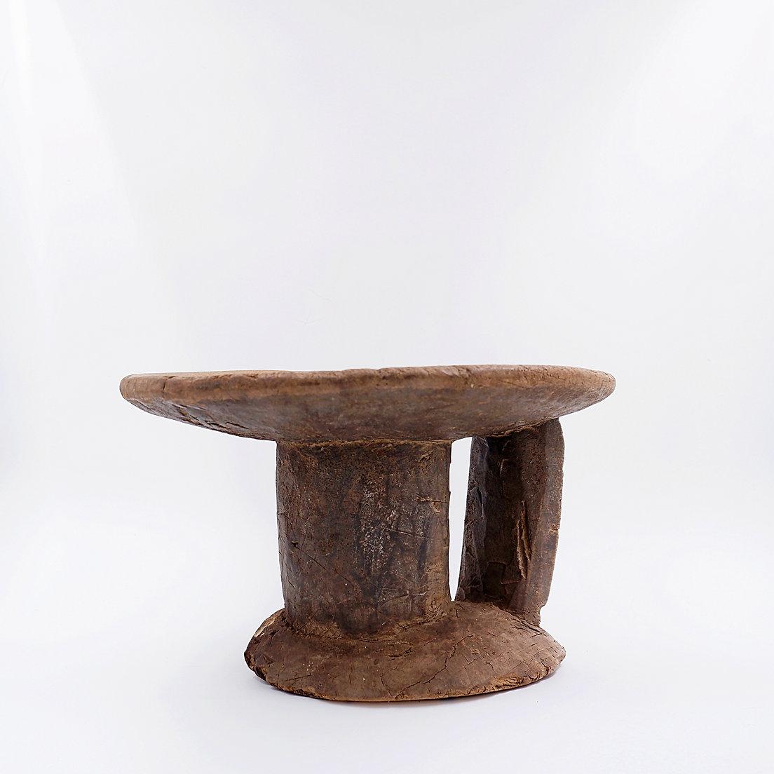 Afrikanischer TONGA-Hocker mit Griff - 20. Jahrhundert im Angebot 4