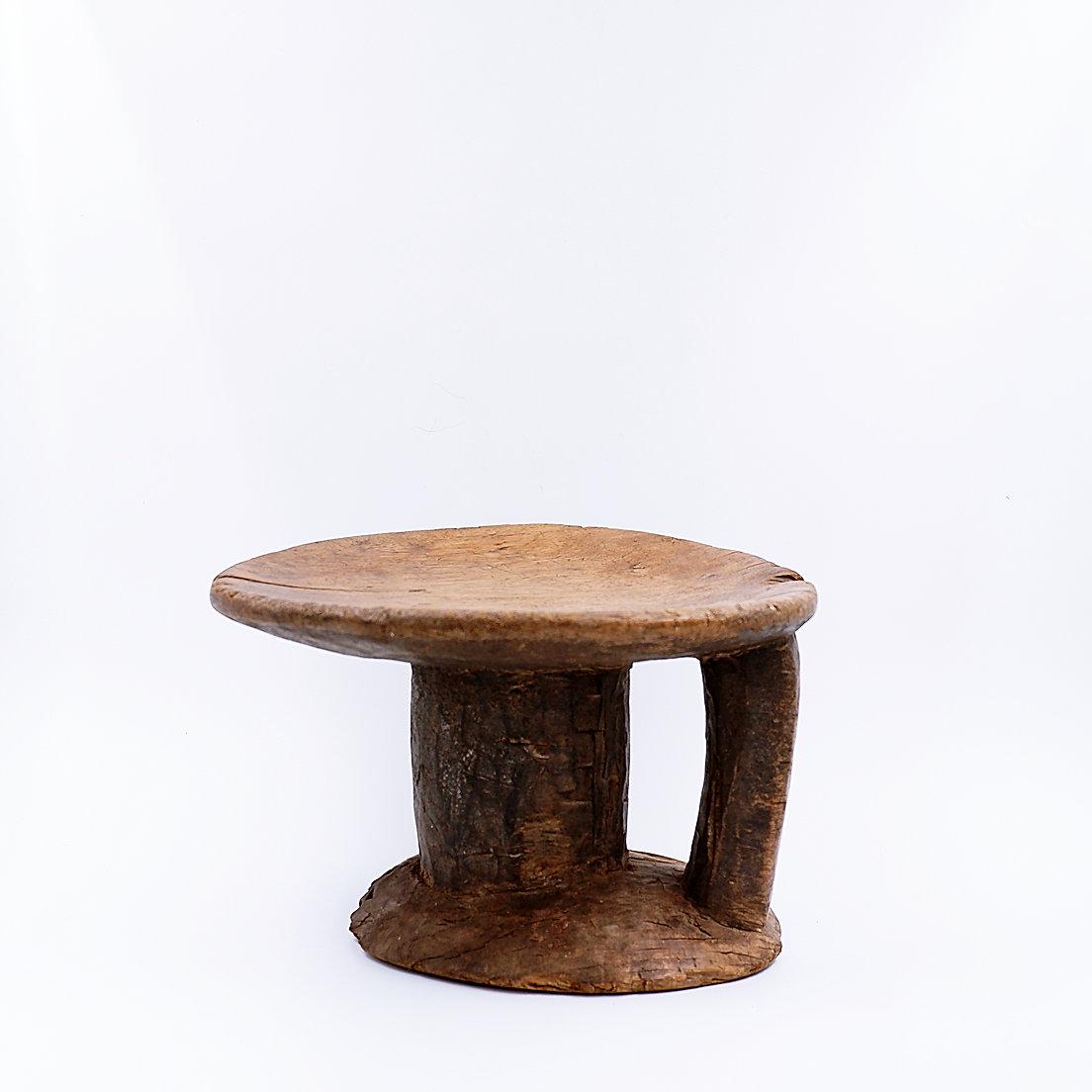 Afrikanischer TONGA-Hocker mit Griff - 20. Jahrhundert im Angebot 2