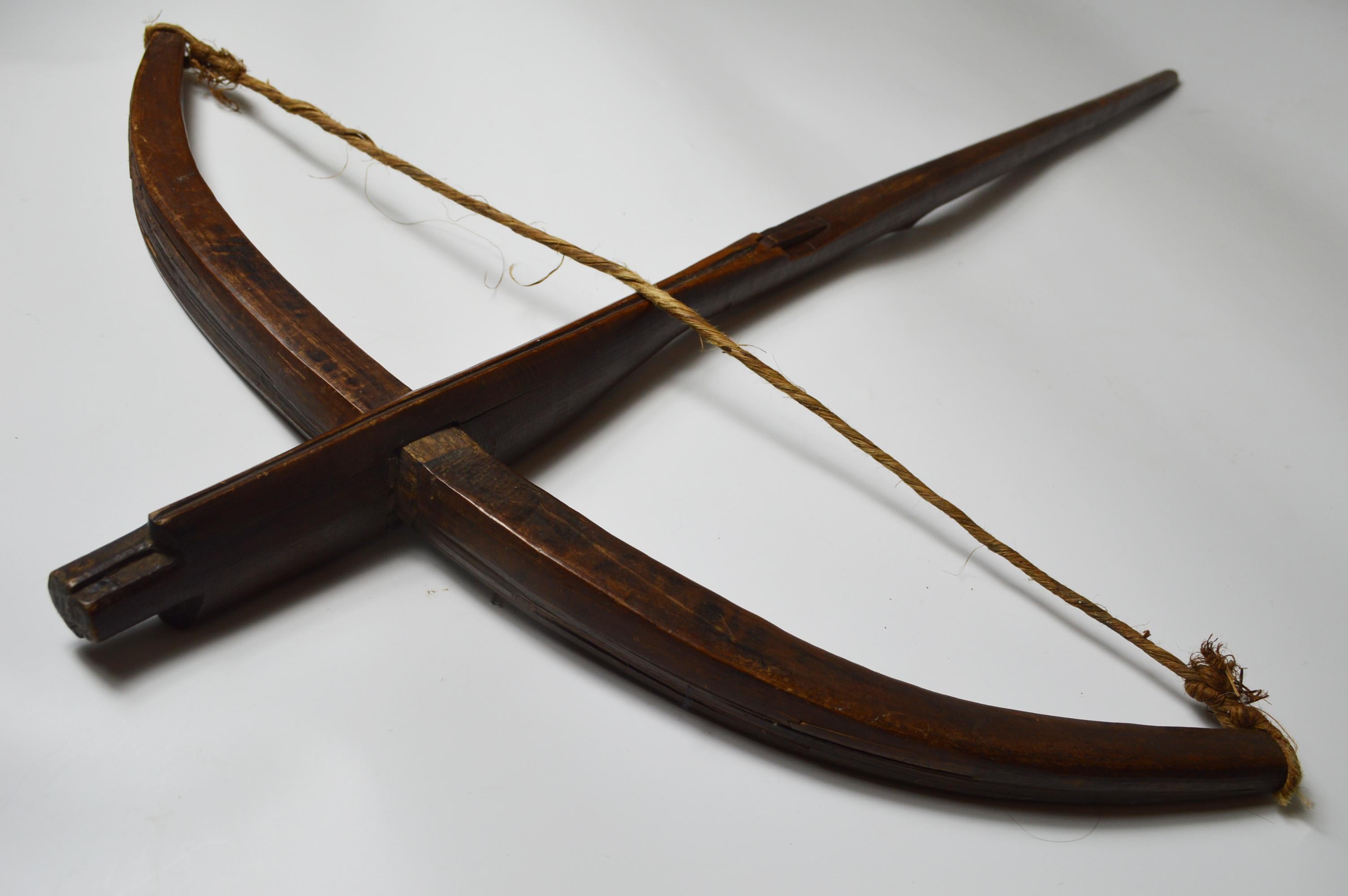 African tribal antique fang wood cross bow
Superb old fang hard wood cross bow
Superb example
Measures: Length 102 cm, width 46 cm
Condition: Age wear overall good
Ex UK collection
Period late 19th-early 20th century
Fang tribe