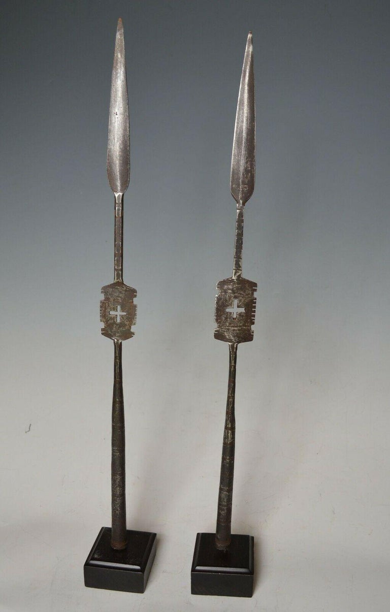 African tribal art fine pair of Masai spear heads

A impressive pair of Ethiopian spear heads mounted on wood display bases

Showing hammered decoration with Fine aged patina

Measures: Height 55 cm, 21, 1/2 inches

Period: Early 20th