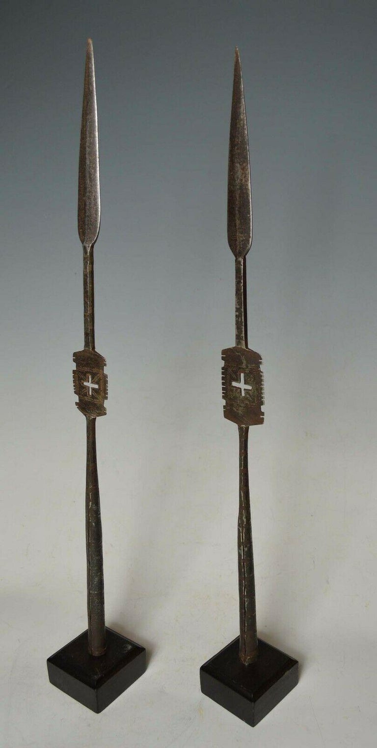 African Tribal Art Fine Pair of Ethiopian Spear Heads, Decorative Weapons In Good Condition For Sale In London, GB
