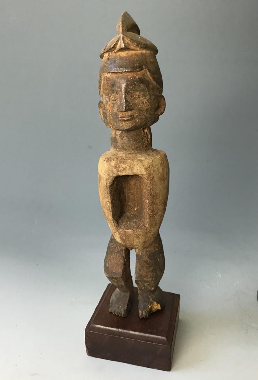 Fine Teke figure Congo Schleger Ex Sothebys
A Teke Magic standing figure
Congo early 20th century,
Ex Sotheby's July 1966, Ex Schleger collection
Measures: Height 25 cm, 10 inches.
Condition: minor age damage wear.