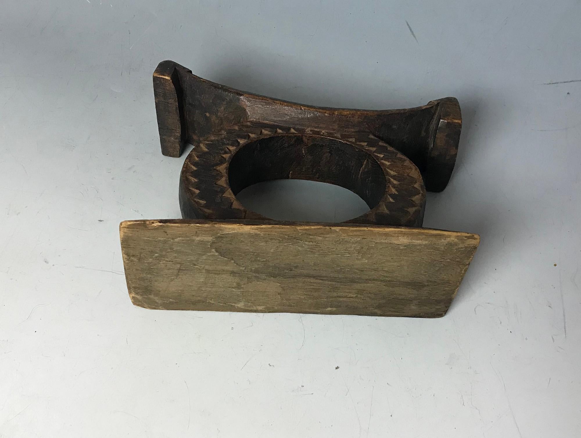 African Tribal Art Fine Zulu Neck Rest Head Rest South Africa In Good Condition In London, GB