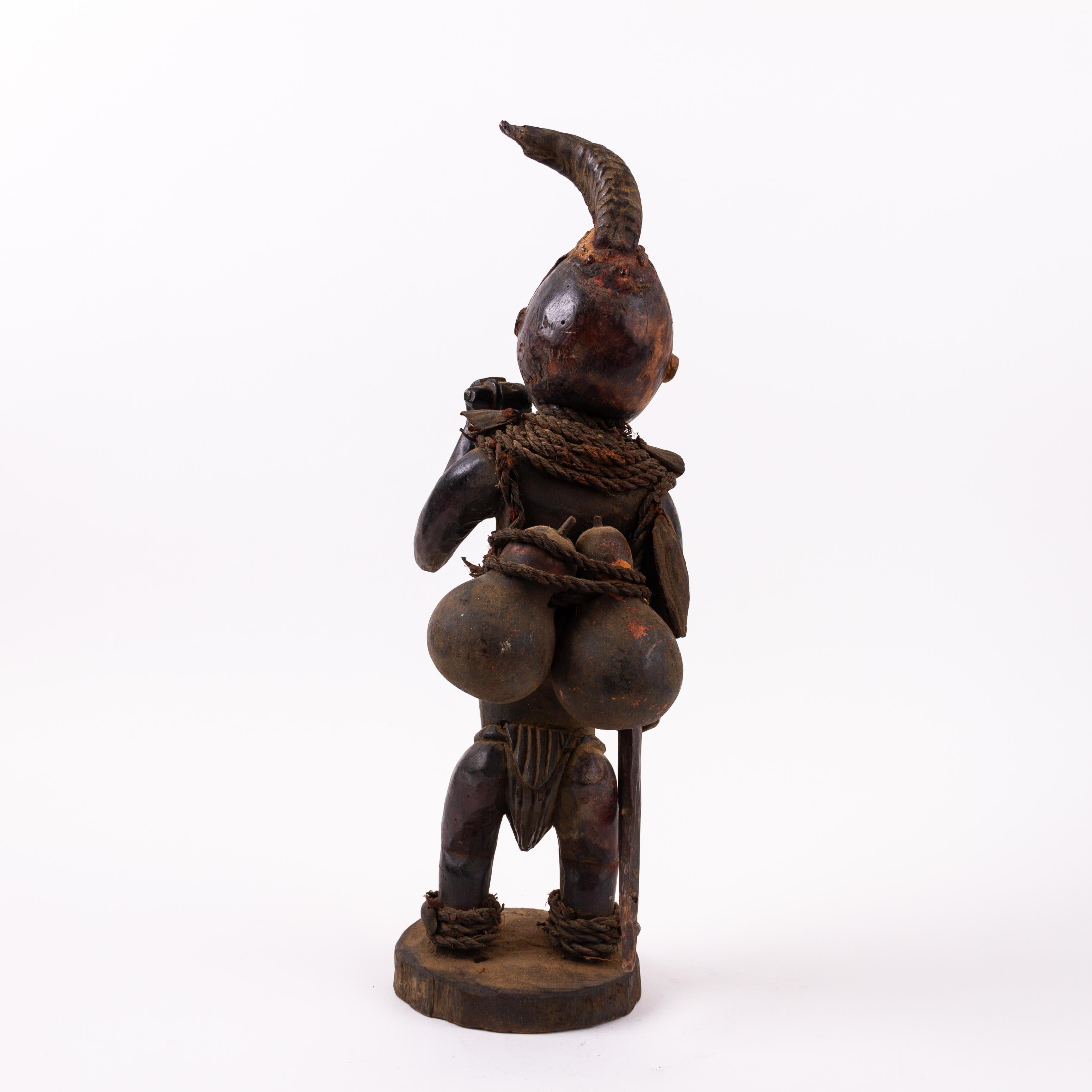 African Tribal Art Kongo-Yombe Hunter Sculpture Statue 19th Century  In Good Condition For Sale In Nottingham, GB